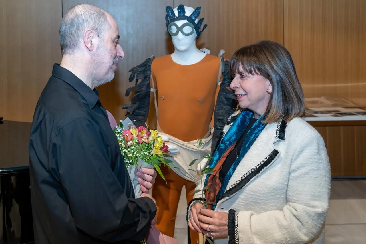 Stin Ethniki Vivliothiki tis Ellados gia tin ekdilosi Manos Chatzidakis kai Karolos Koun 1