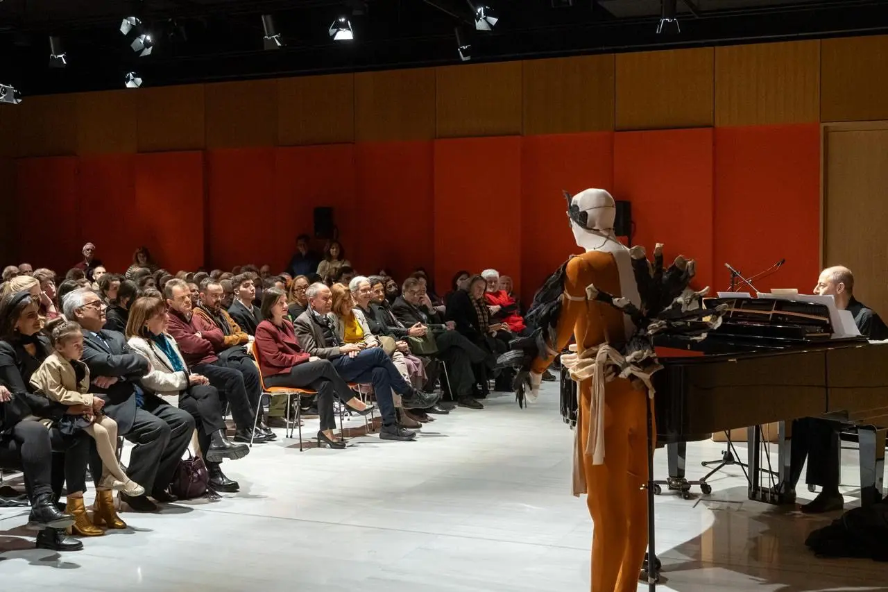 Stin Ethniki Vivliothiki tis Ellados gia tin ekdilosi Manos Chatzidakis kai Karolos Koun 5