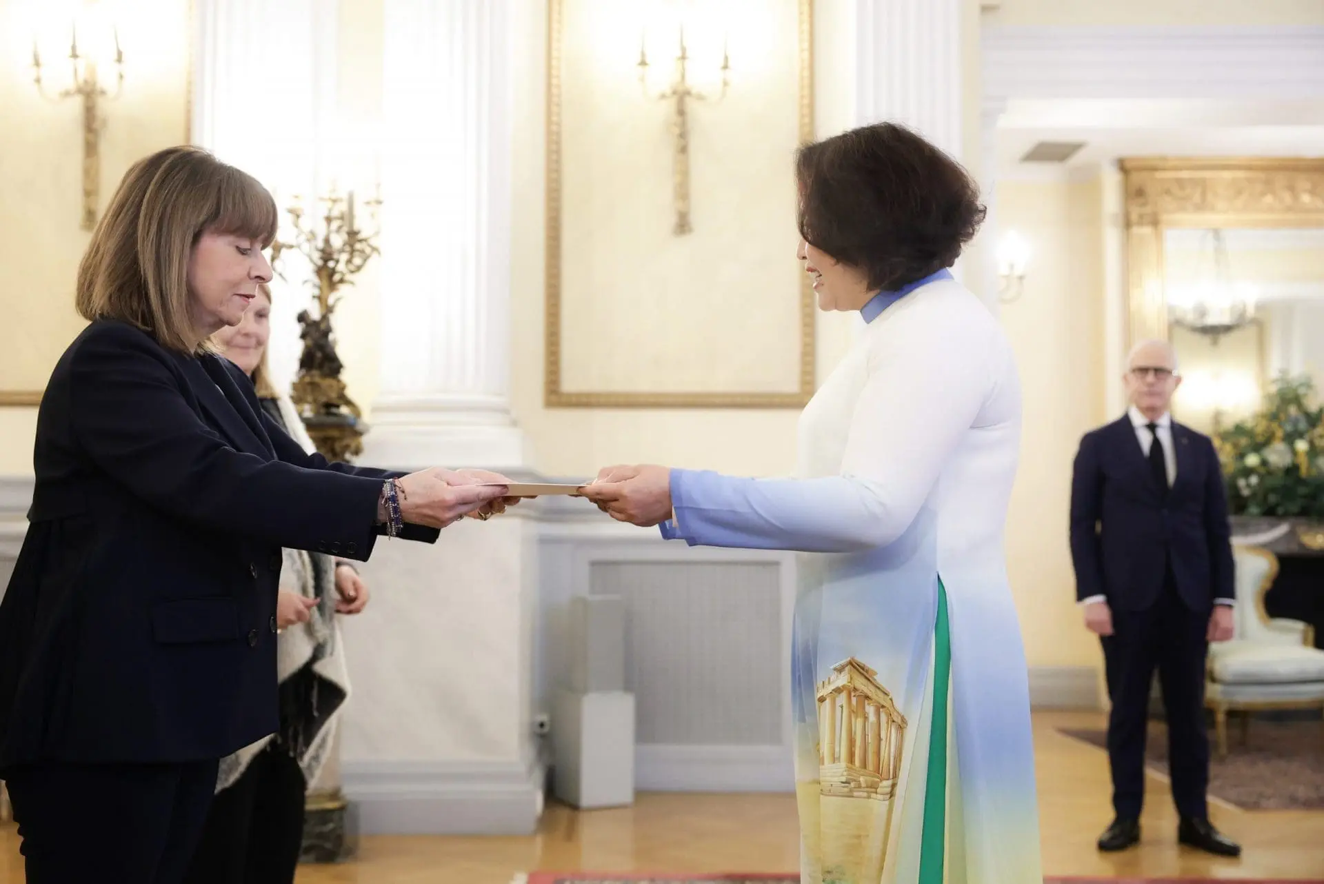 Teleti epidosis diapisteytirion neon Presveon 1