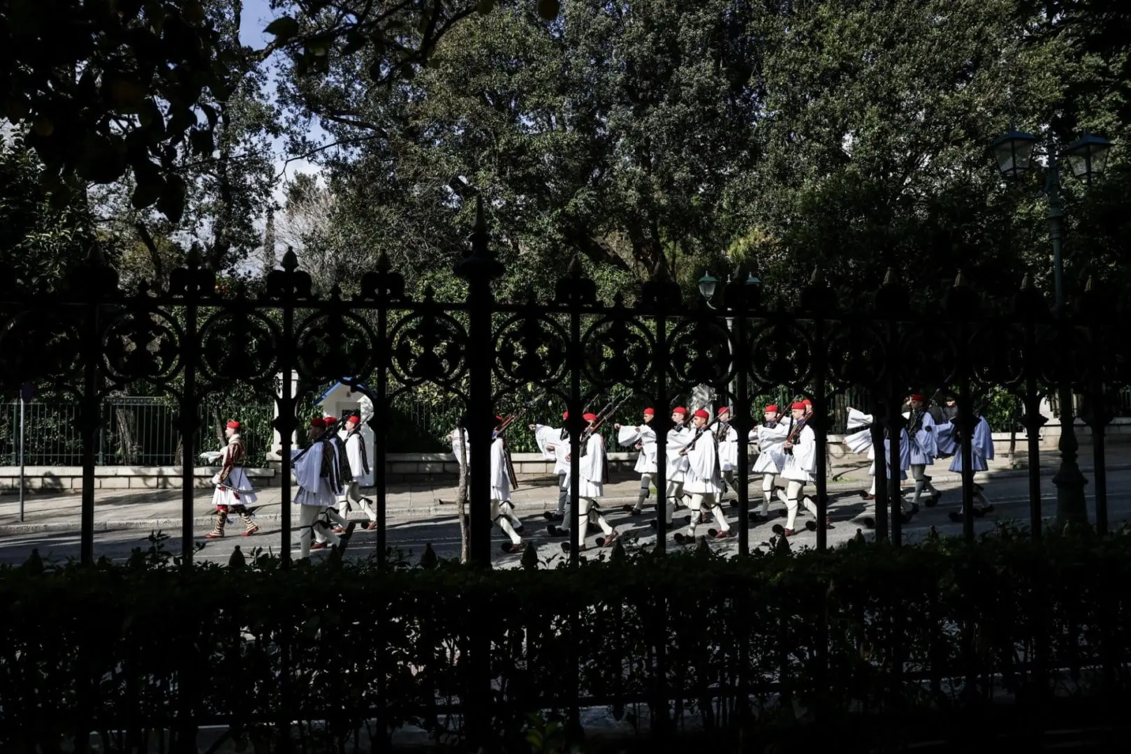 Teleti epidosis diapisteytirion neon Presveon 1