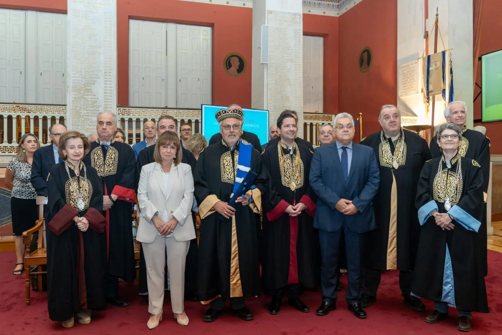 Στην τελετή αναγόρευσης του Γεωργίου Τσεμπελή σε επίτιμο διδάκτορα του ΕΚΠΑ 1