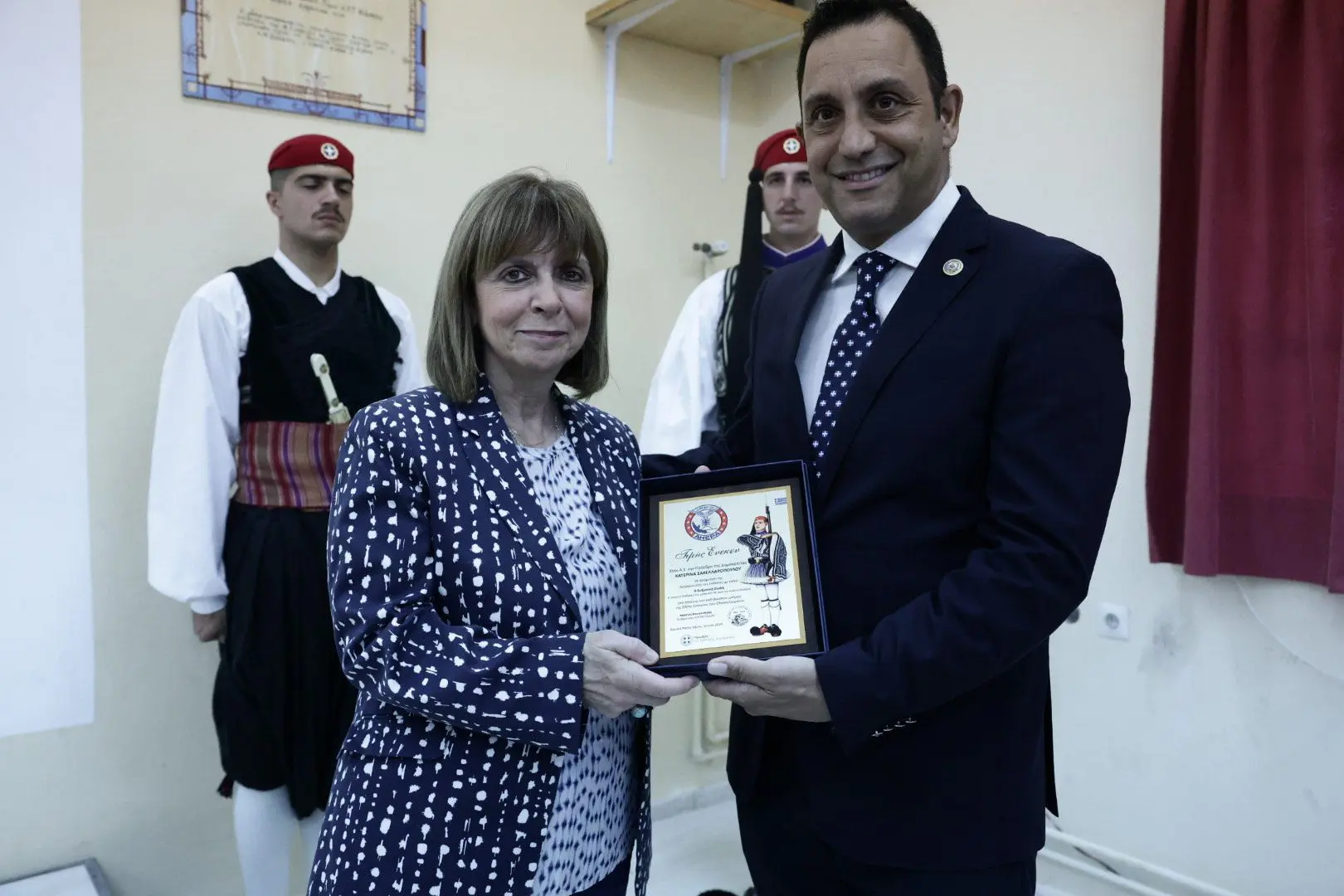 Stin ekthesi I Evzoniki stoli I istoriki diadromi tis mesa apo 40 erga tou Gianni Mylona 1