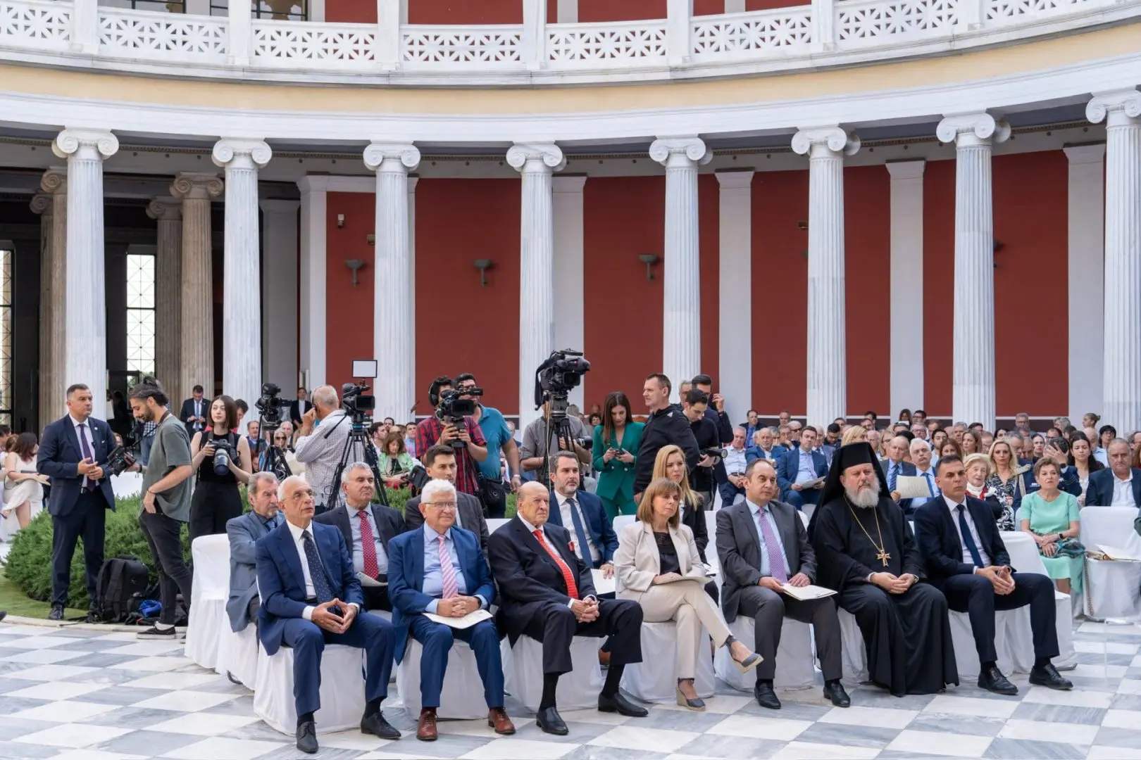 Stin teleti aponomis ton dimosiografikon vraveion tou Idrimatos Botsi 1