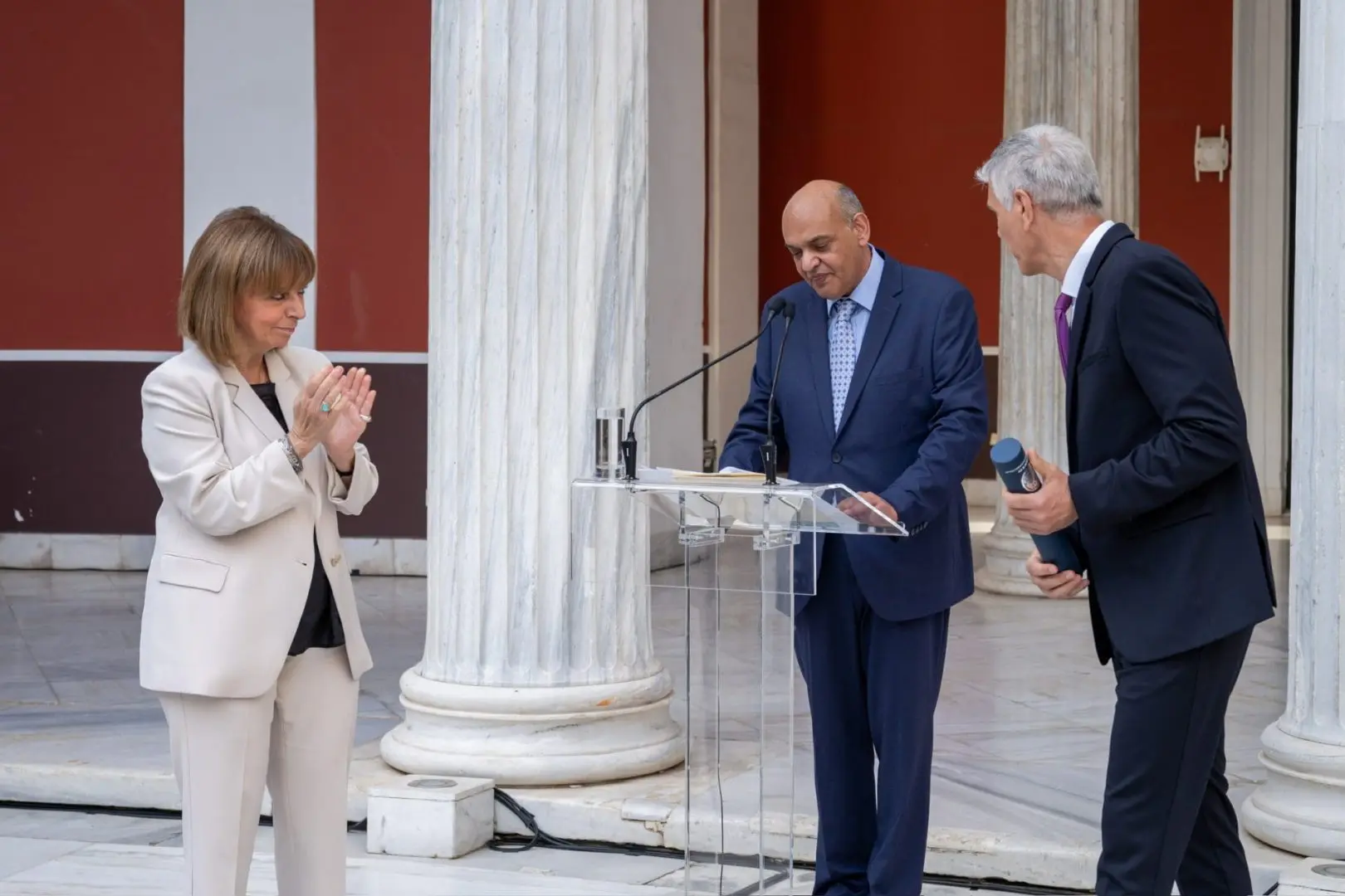 Stin teleti aponomis ton dimosiografikon vraveion tou Idrimatos Botsi 5