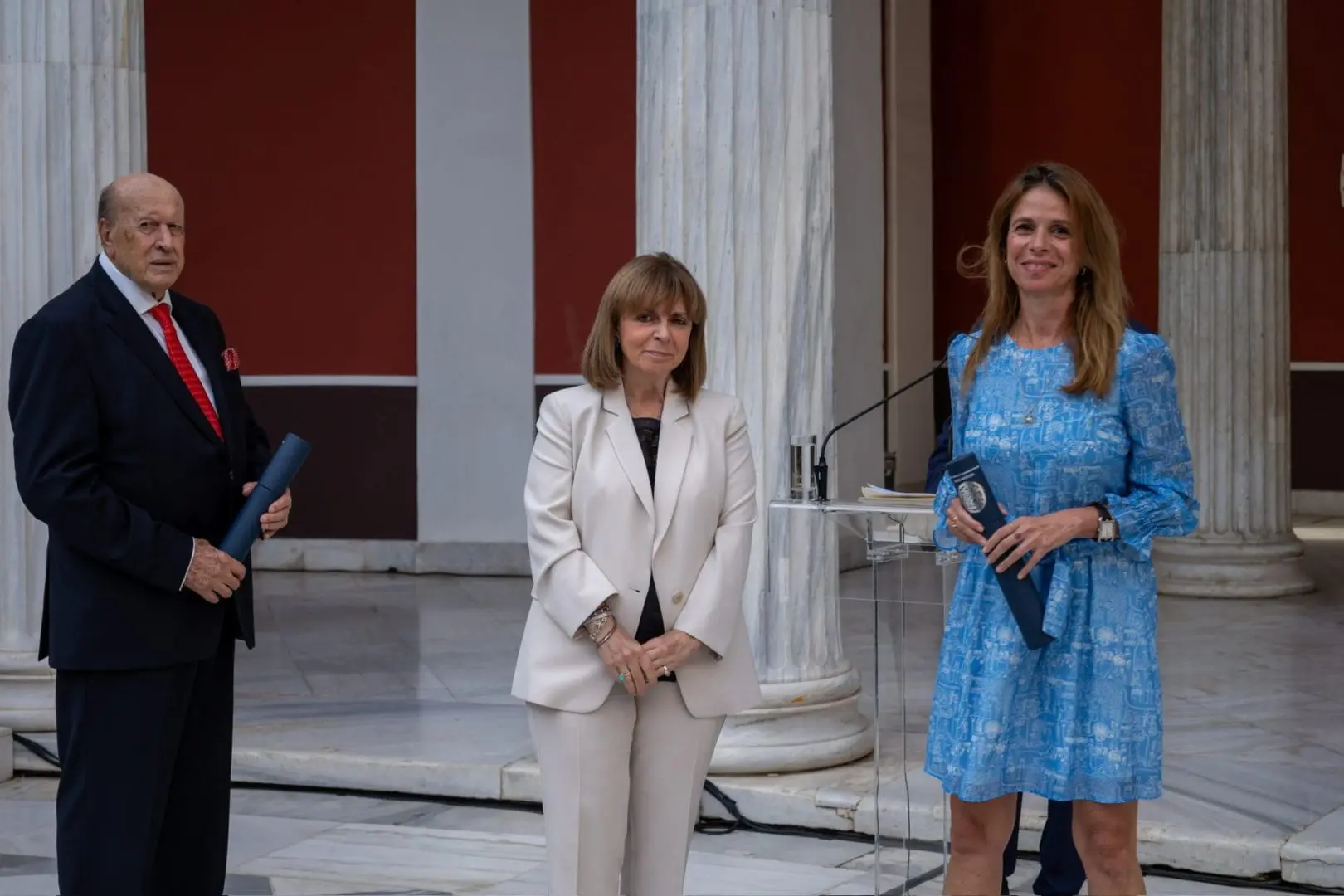 Stin teleti aponomis ton dimosiografikon vraveion tou Idrimatos Botsi 9