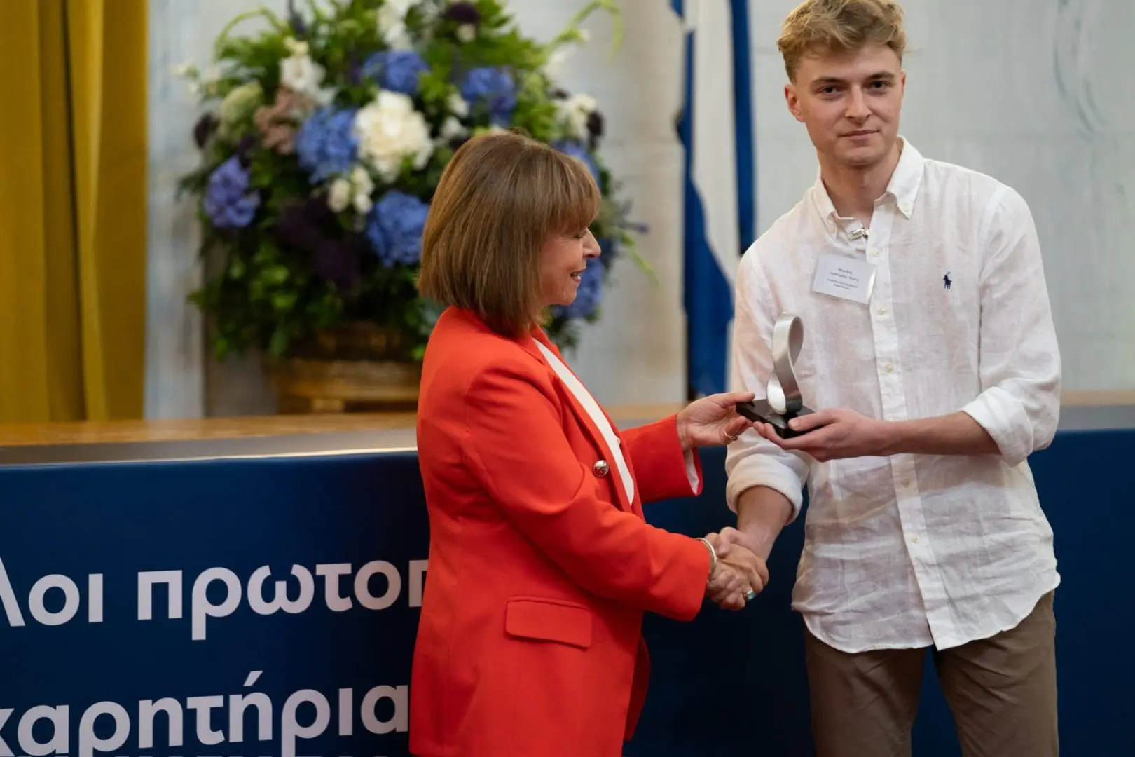 Stin teleti vravefsis aristouchon mathiton Oi Protoi ton Proton sto Megaro tis Palaias Vo 6