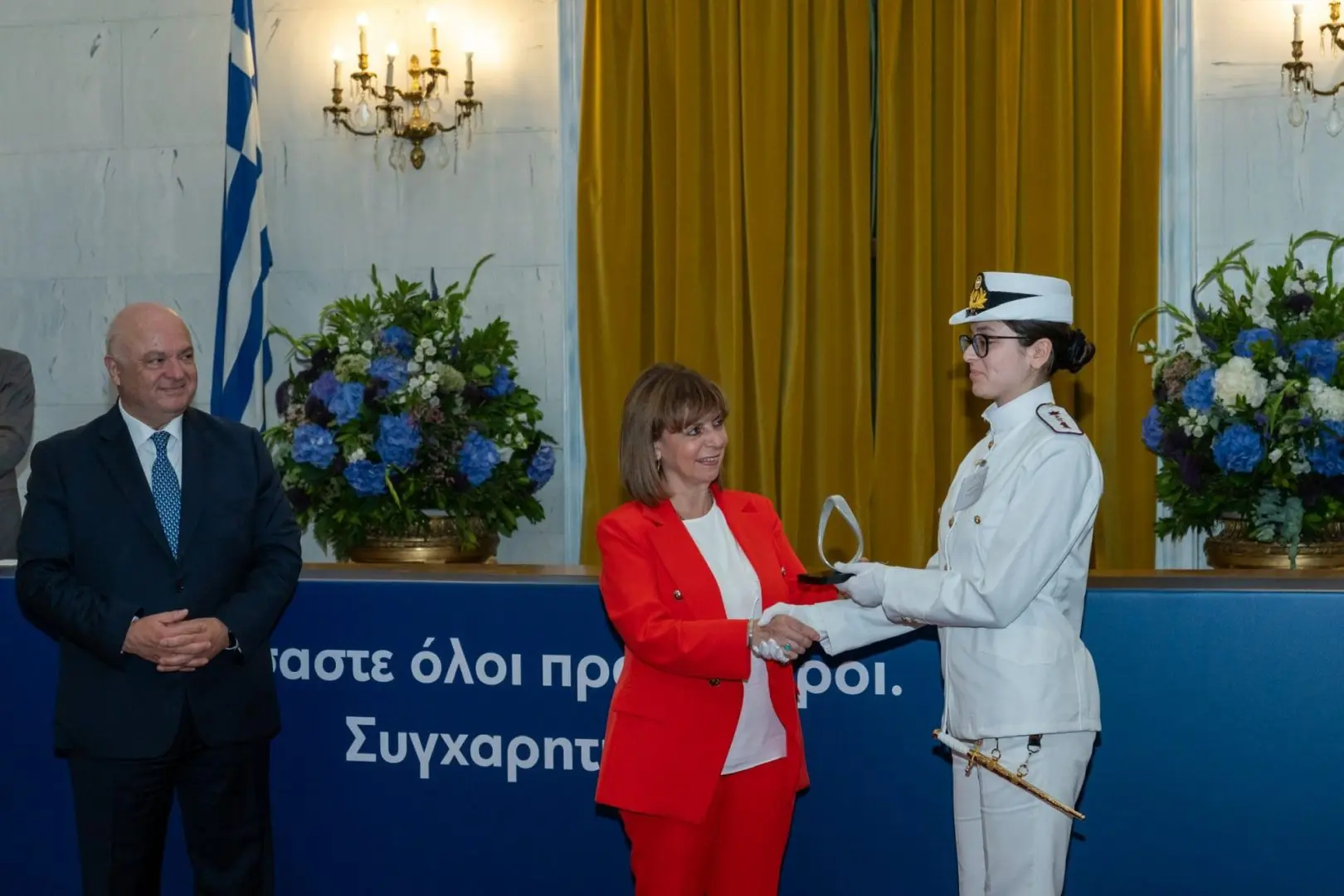 Stin teleti vravefsis aristouchon mathiton Oi Protoi ton Proton sto Megaro tis Palaias Vo