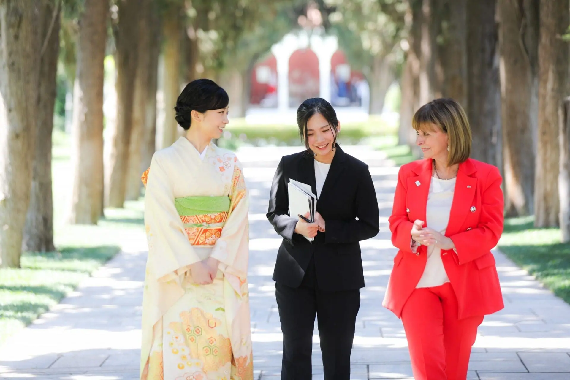 synantisi me tin prigkipissa kako tis iaponias 1