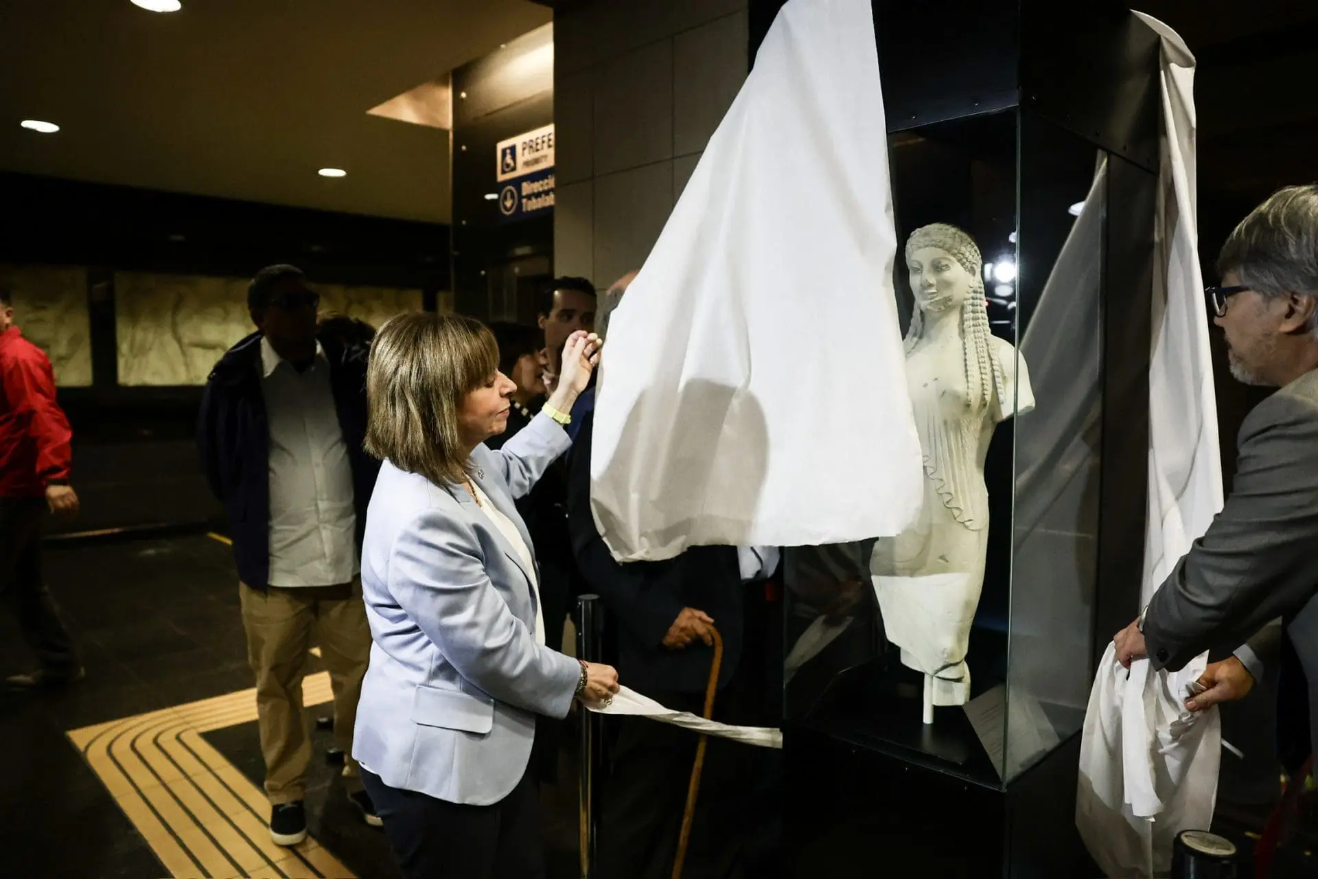 Αποκαλυπτήρια αντιγράφου αγάλματος Κόρης στον σταθμό μετρό του Σαντιάγο Grecia 4