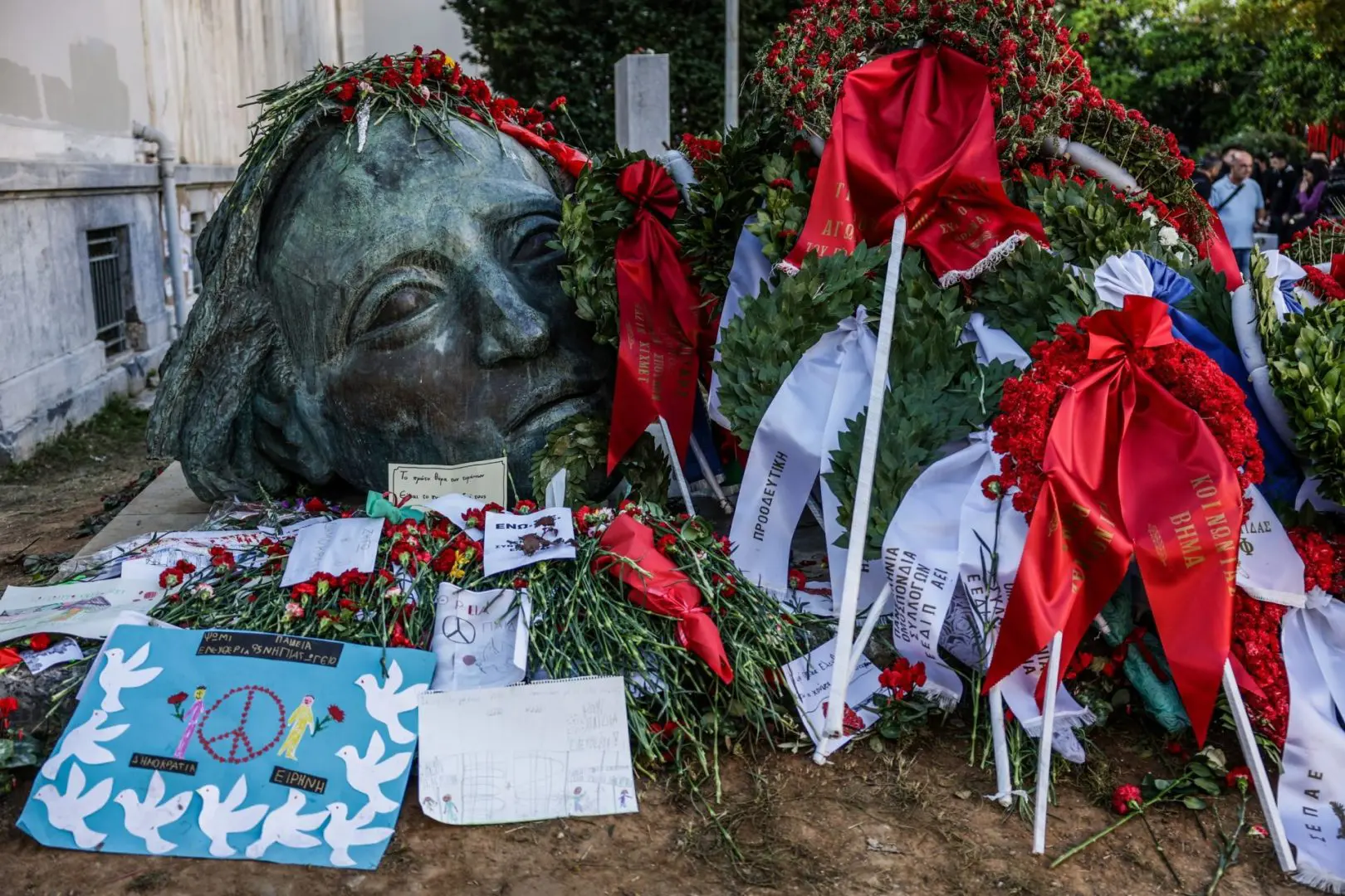 Δήλωση μετά την κατάθεση στεφάνου στο Πολυτεχνείο 1