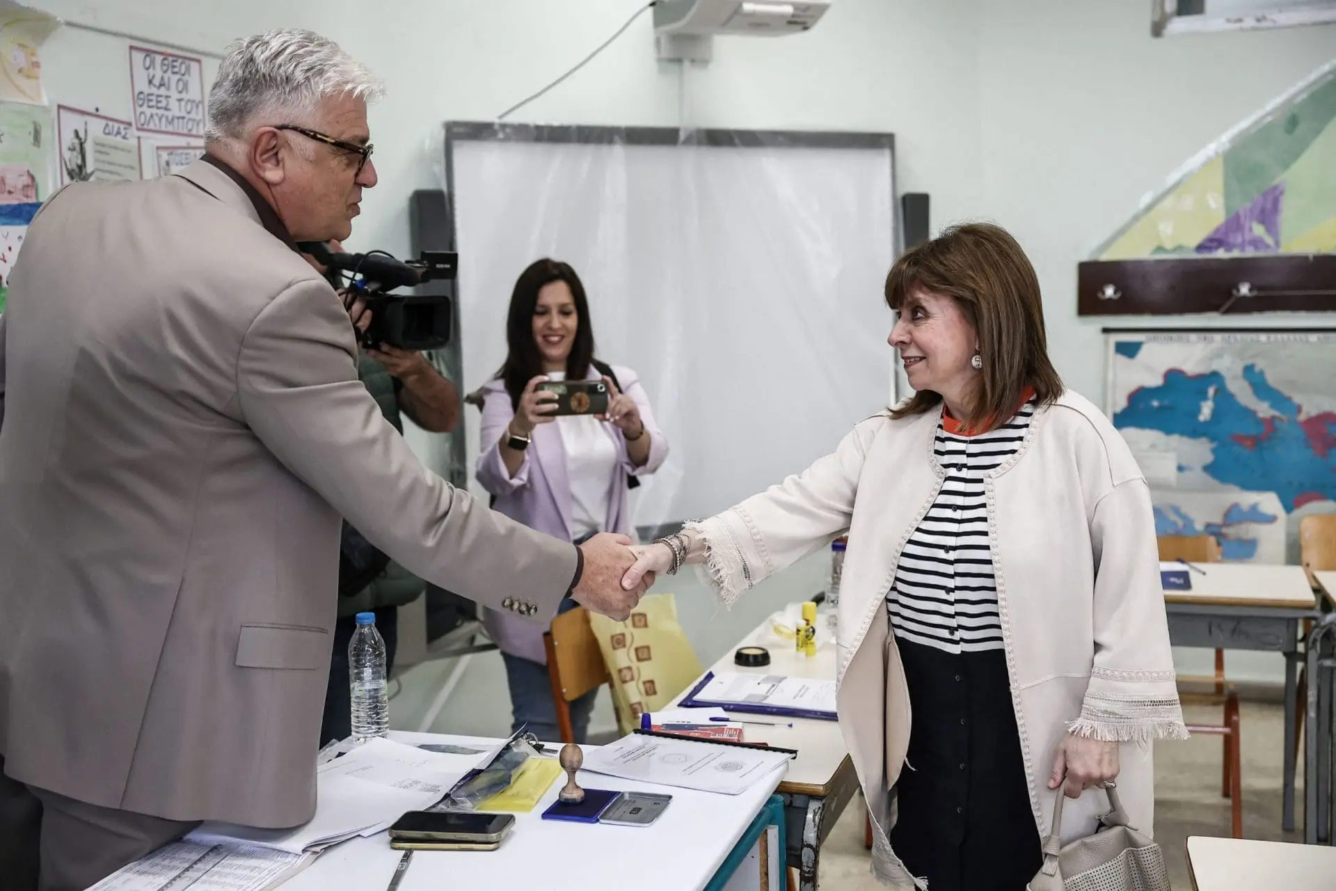 Δήλωση της Προέδρου της Δημοκρατίας Κατερίνας Σακελλαροπούλου μετά την άσκηση του εκλογικού της δικαιώματος 1