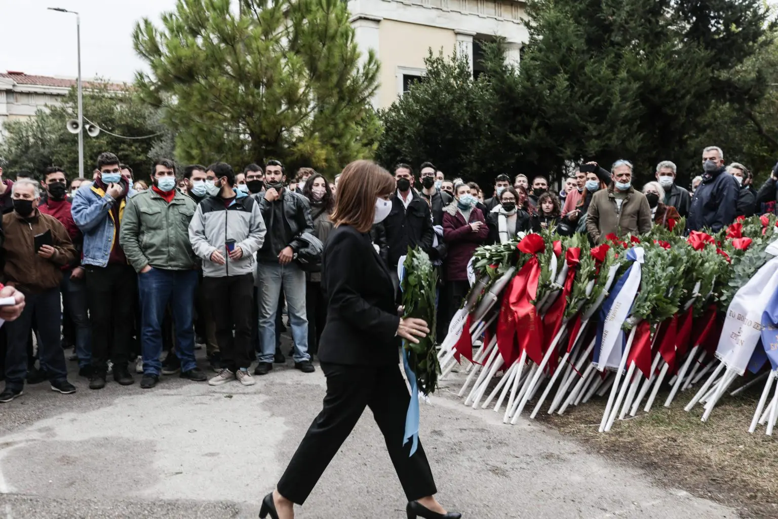 Δήλωση της Προέδρου της Δημοκρατίας Κατερίνας Σακελλαροπούλου μετά την κατάθεση στεφάνου στο Πολυτεχνείο 1