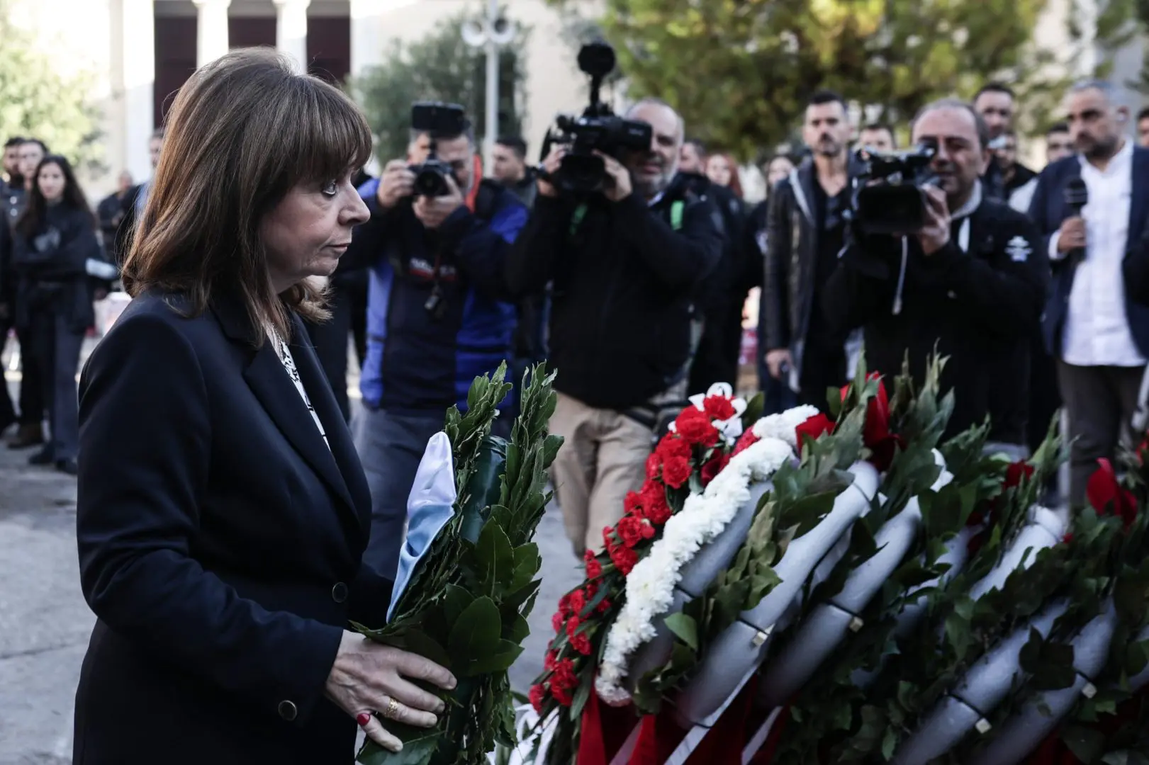 Δήλωση της Προέδρου της Δημοκρατίας Κατερίνας Σακελλαροπούλου μετά την κατάθεση στεφάνου στο Πολυτεχνείο 2