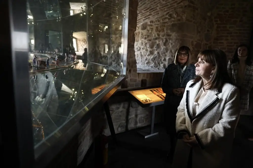 Επίσκεψη στον Ανδριάντα του Ρήγα Φεραίου 2