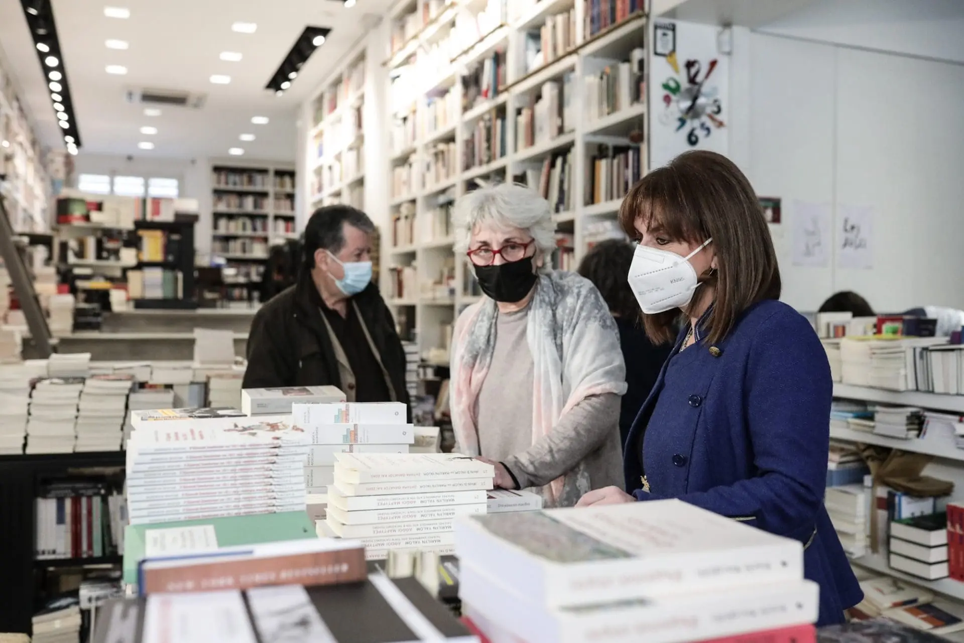 Η Πρόεδρος της Δημοκρατίας Κατερίνα Σακελλαροπούλου στο κέντρο της Αθήνας 1