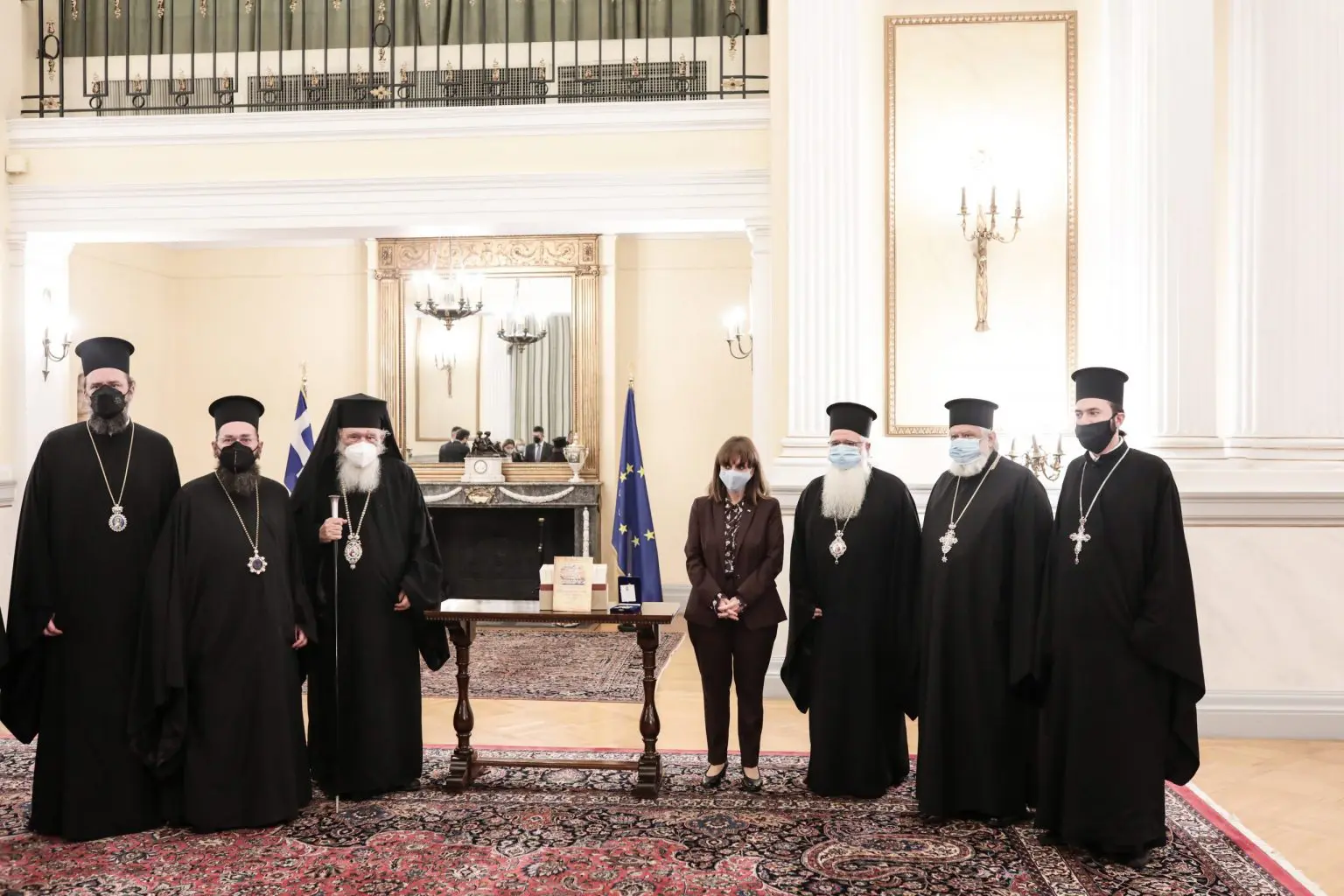 Παράδοση από τον Αρχιεπίσκοπο Αθηνών και πάσης Ελλάδος των 10 Τόμων