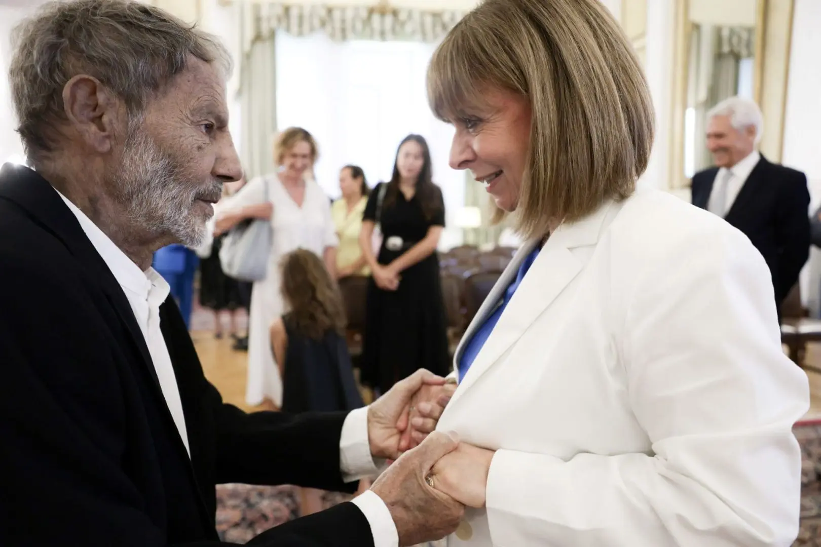Παρασημοφόρηση του Σταύρου Ξαρχάκου 3