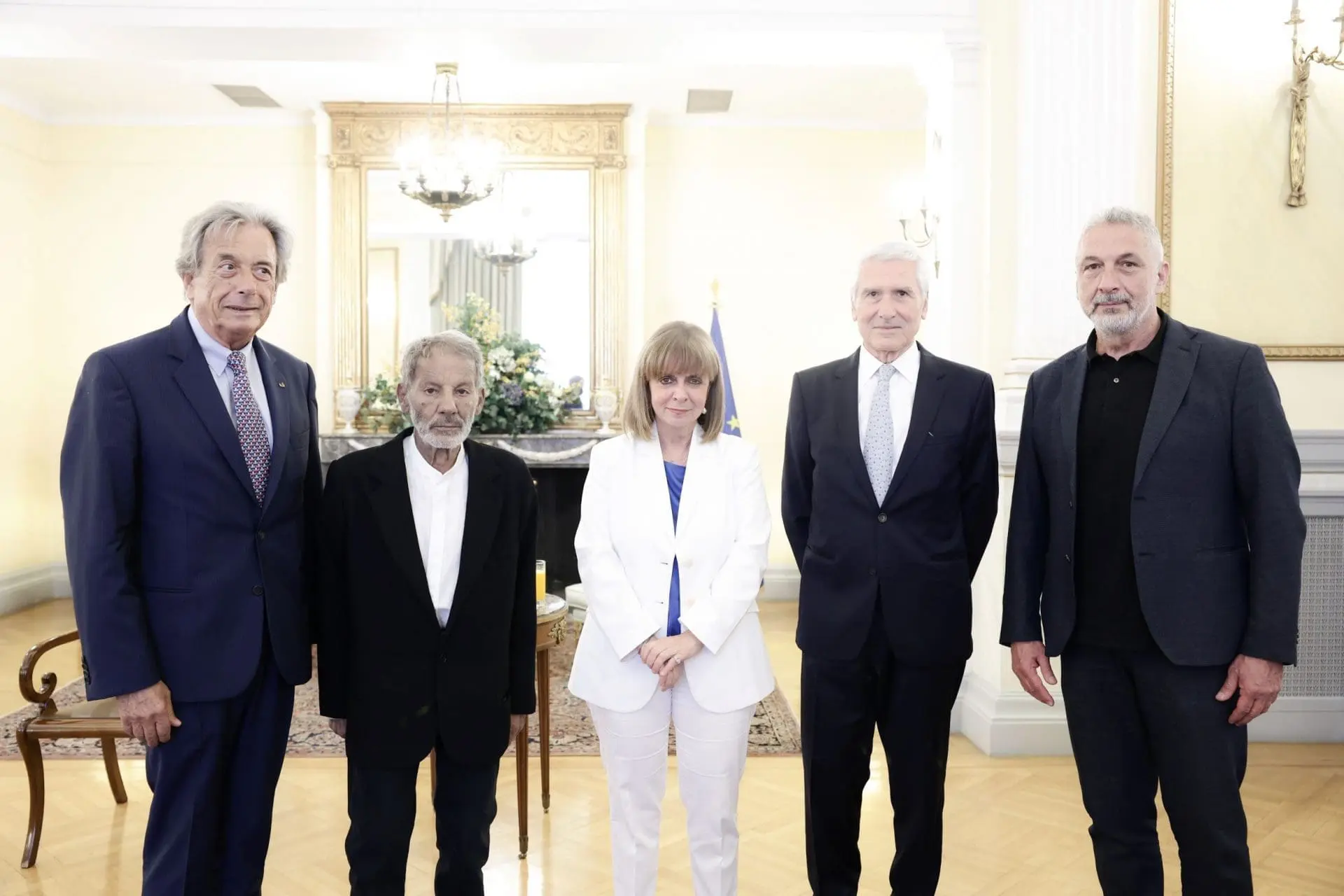 Παρασημοφόρηση του Σταύρου Ξαρχάκου 6