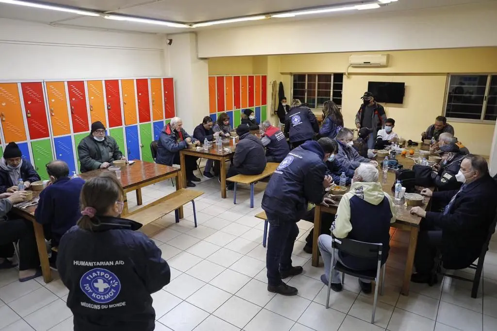 Προσφορά σαρακοστιανών γευμάτων σε άστεγους