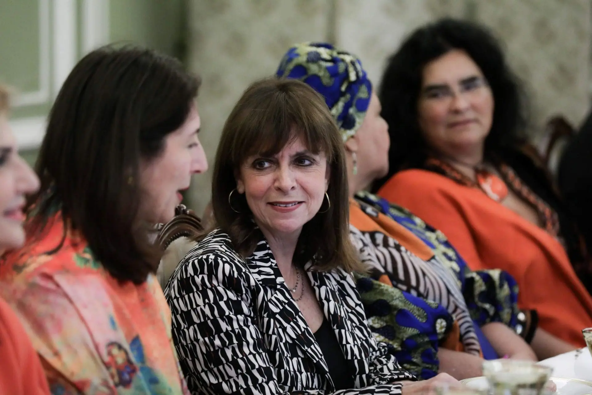 Σε γεύμα με γυναίκες Πρέσβεις 3