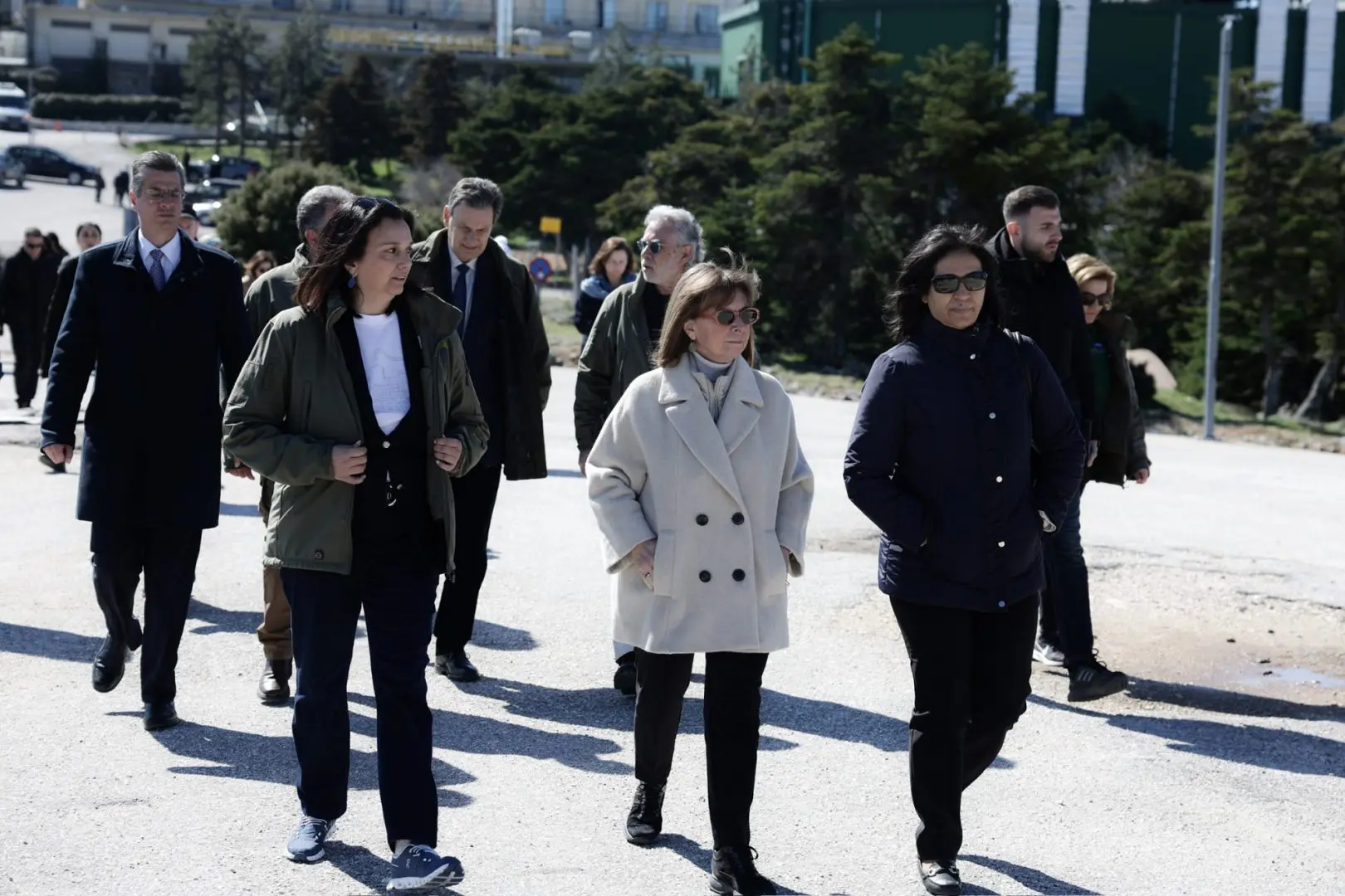 Σε συμβολική δενδροφύτευση στην Πάρνηθα με γυναίκες πρέσβεις διαπιστευμένες στην Ελλάδα με αφορμή τη Διεθνή Ημέρα Δασών 2
