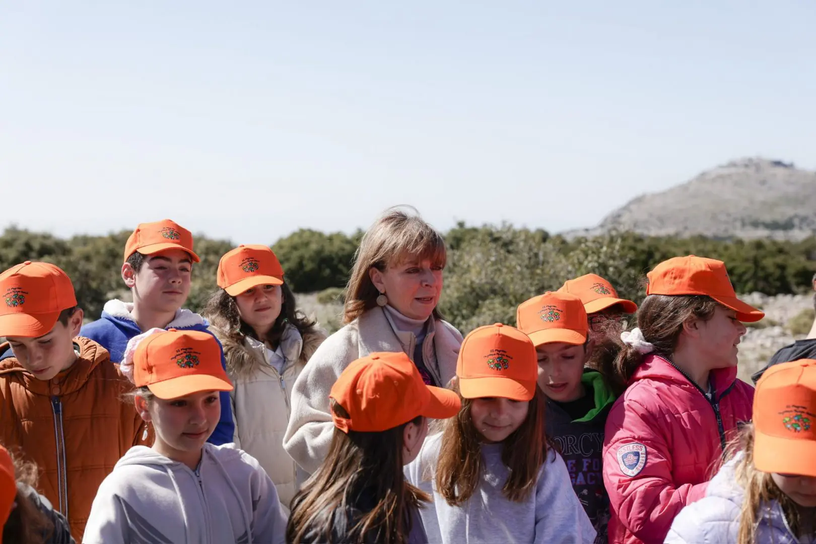 Σε συμβολική δενδροφύτευση στην Πάρνηθα με γυναίκες πρέσβεις διαπιστευμένες στην Ελλάδα με αφορμή τη Διεθνή Ημέρα Δασών 6