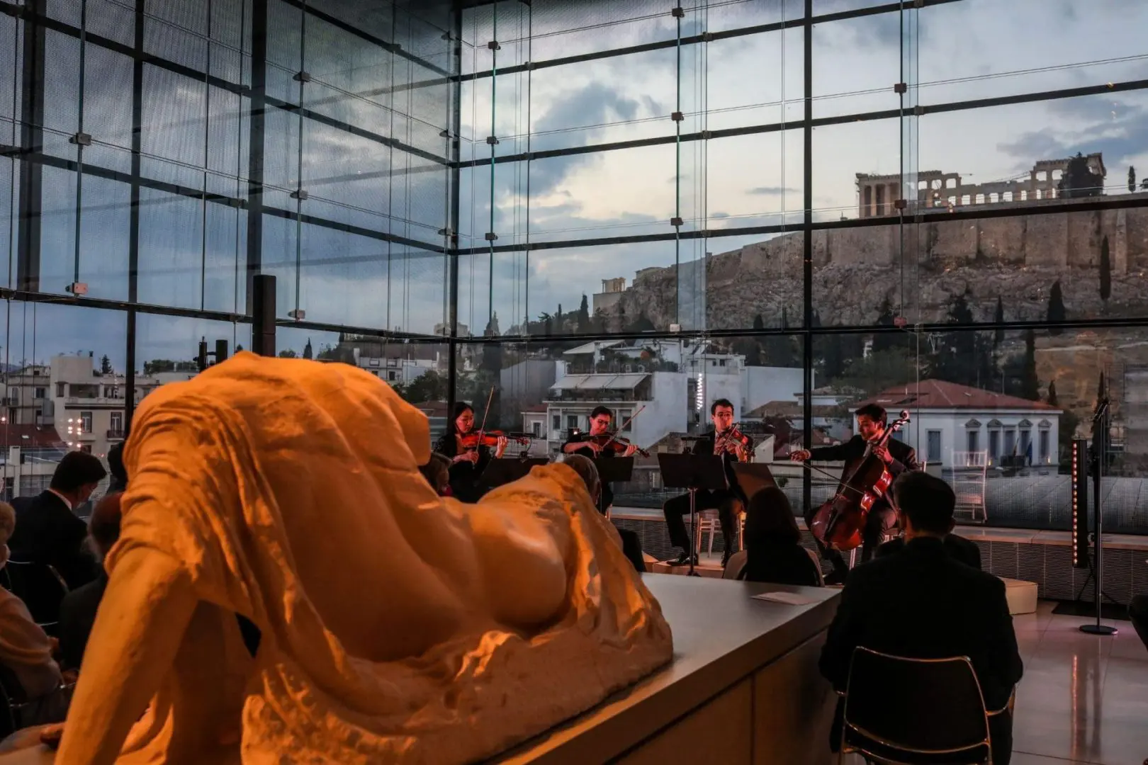 Στo Μουσείο της Ακρόπολης με τον Βασιλιά και την Βασίλισσα των Βέλγων 3