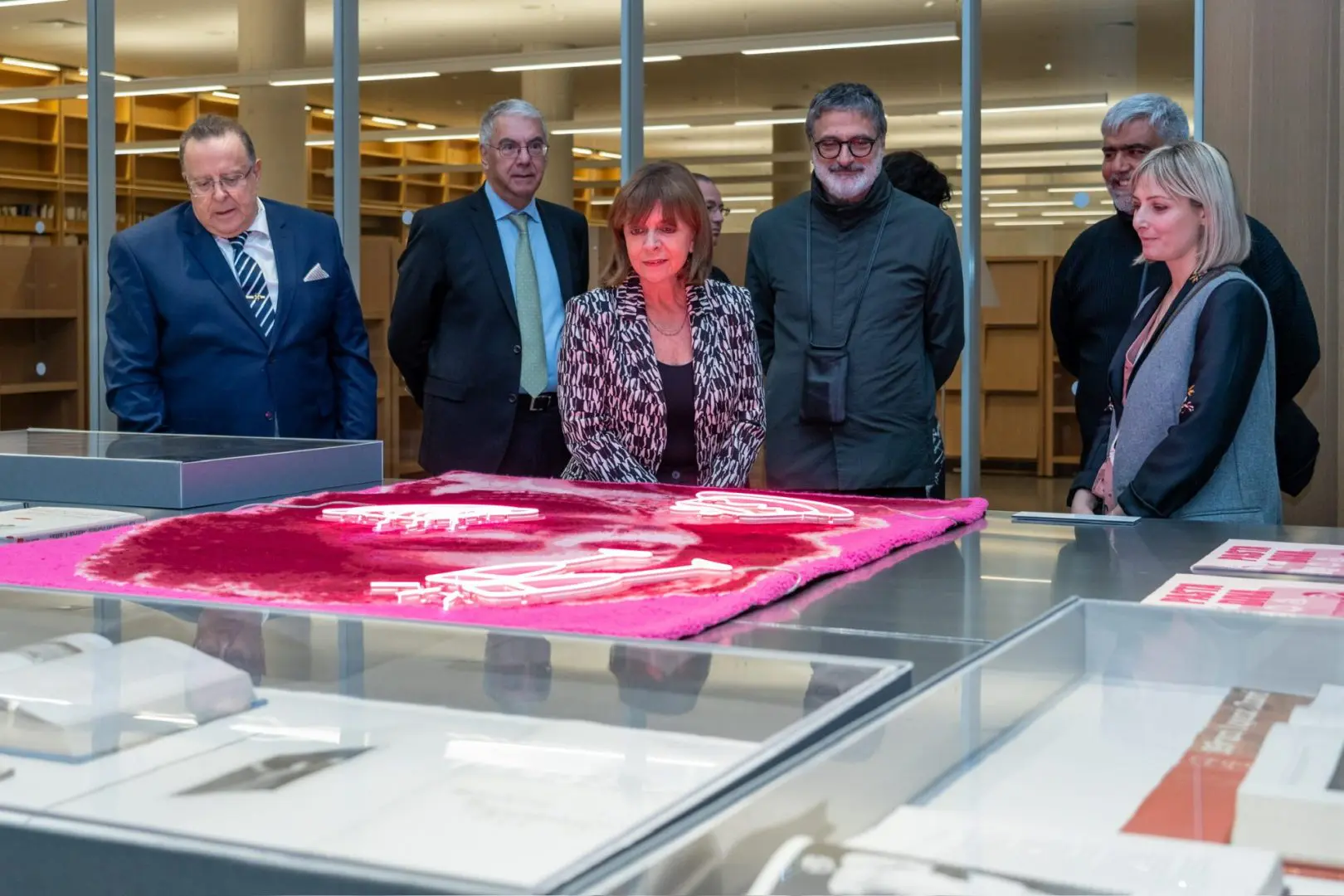 Στα εγκαίνια της έκθεσης Unboxing Callas Μια αρχειακή εξερεύνηση στη συλλογή Πυρομάλλη και το αρχείο της ΕΛΣ 2