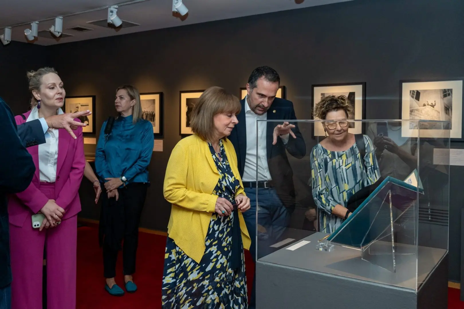 Στα εγκαίνια της έκθεσης Γιώργος Σεφέρης. Εξήντα χρόνια από το βραβείο Νόμπελ 3