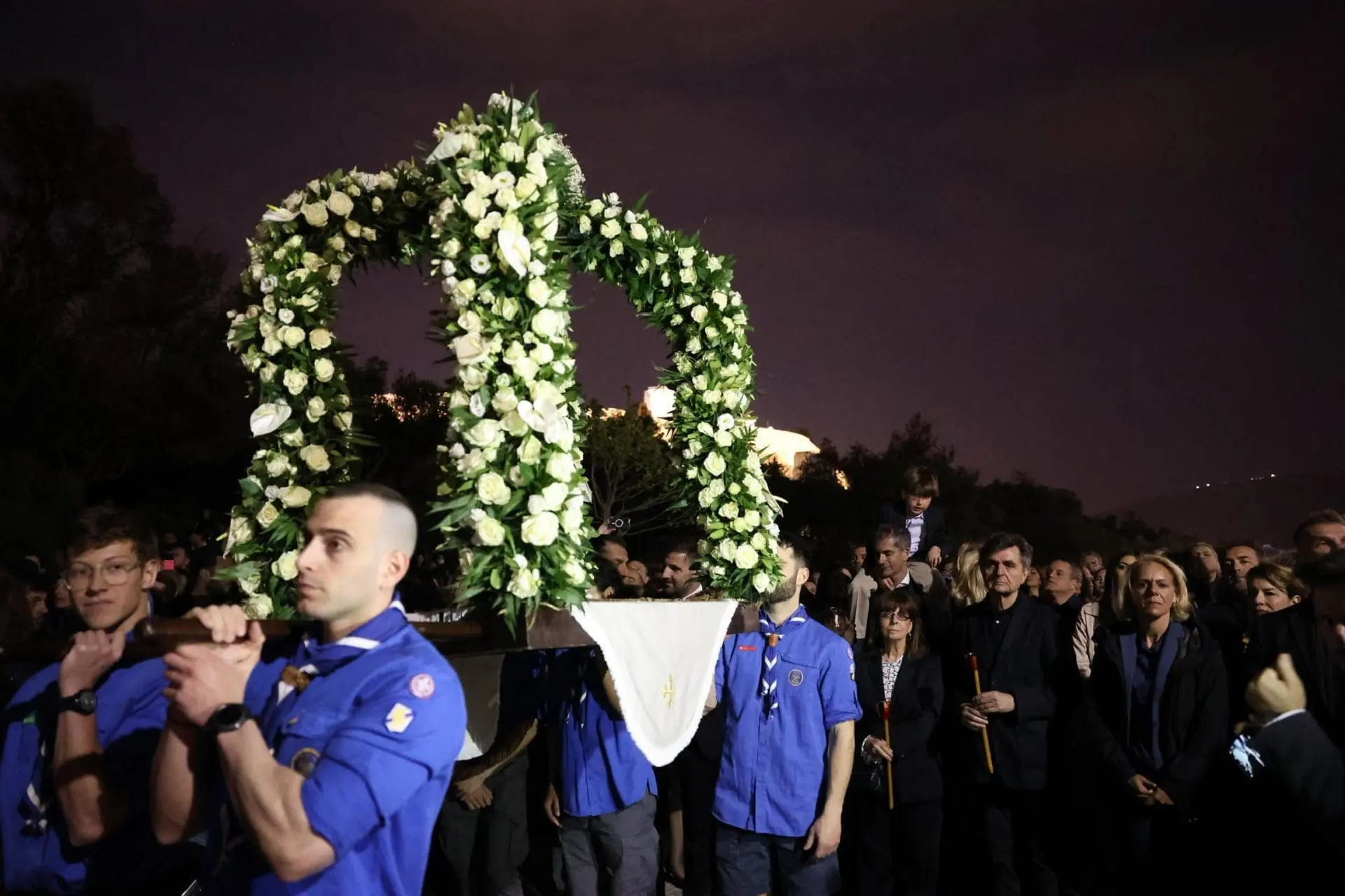 Στην Ακολουθία του Επιταφίου 2 1