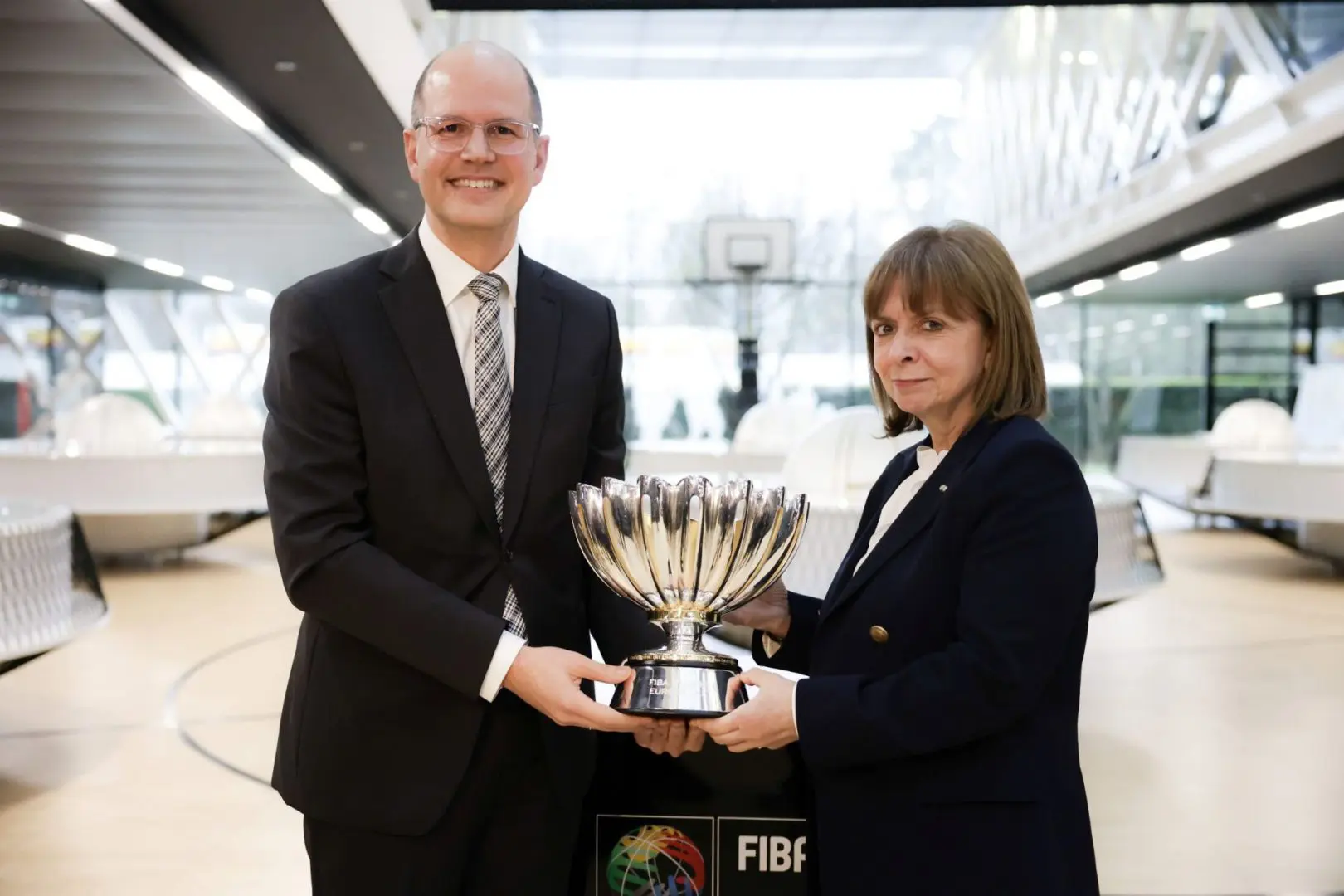 Στην έδρα της FIBA 2