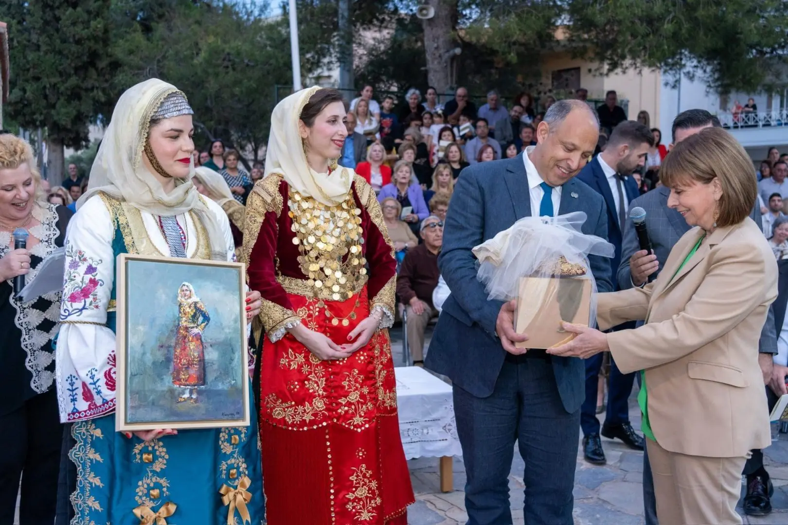 Στην εκδήλωση αναβίωσης του εθίμου Ο χορός της τράτας στα Μέγαρα 2