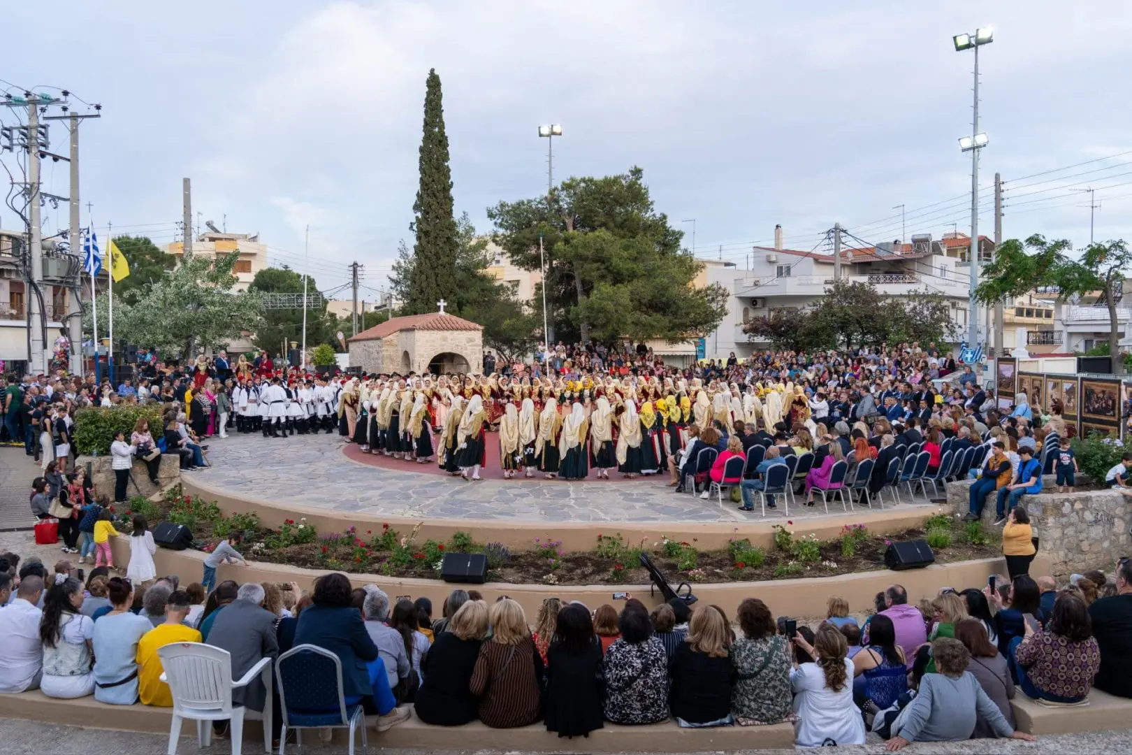 Στην εκδήλωση αναβίωσης του εθίμου Ο χορός της τράτας στα Μέγαρα 4