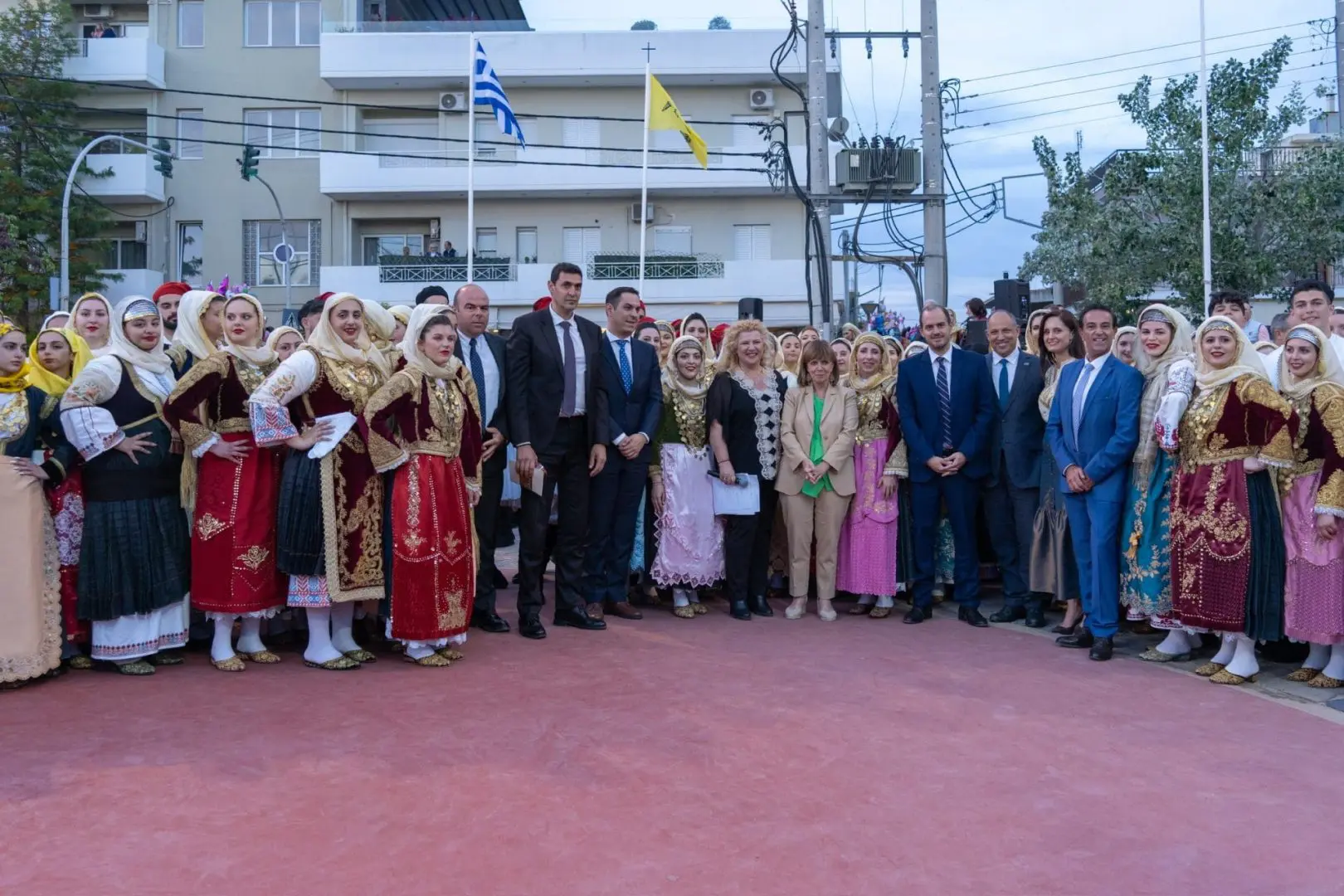 Στην εκδήλωση αναβίωσης του εθίμου Ο χορός της τράτας στα Μέγαρα 5