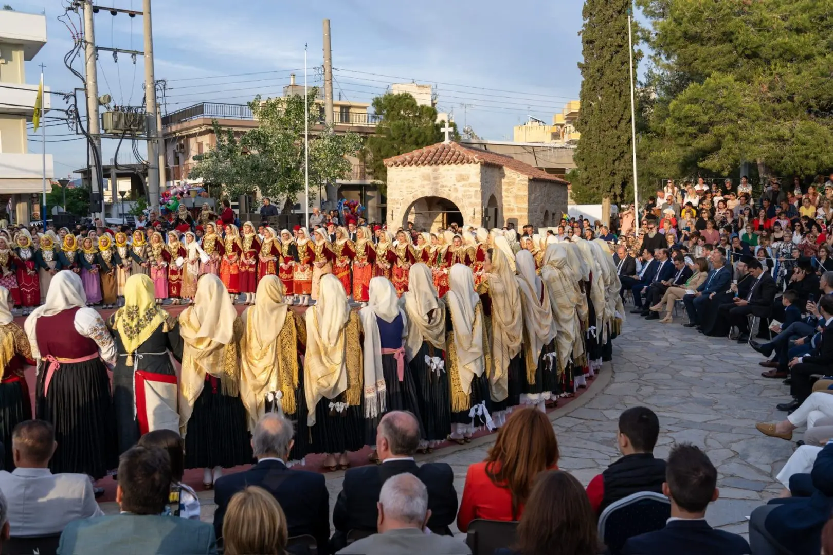 Στην εκδήλωση αναβίωσης του εθίμου Ο χορός της τράτας στα Μέγαρα 7