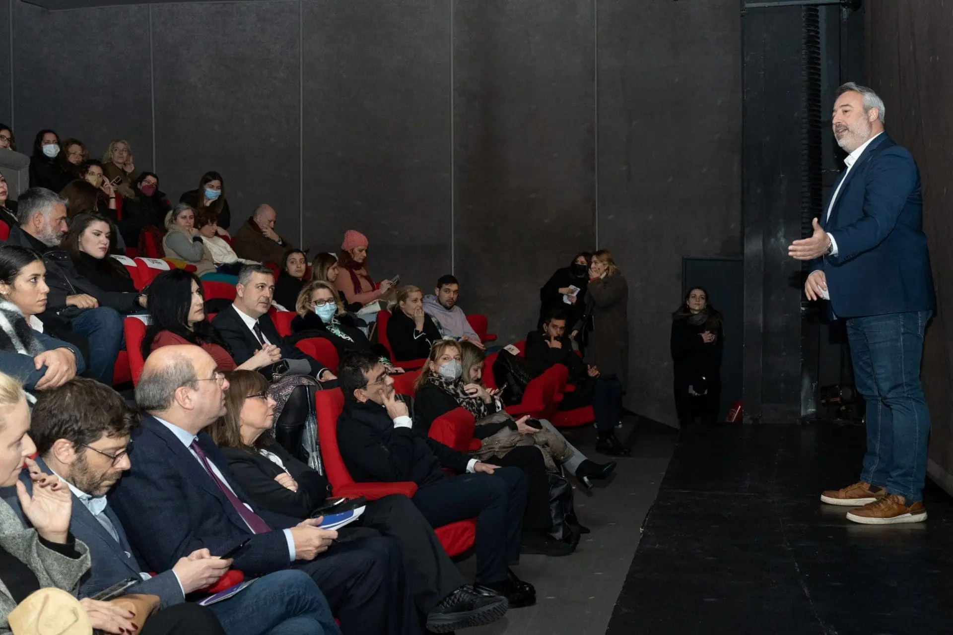 Στην παράσταση Ανοιχτές πληγές 3