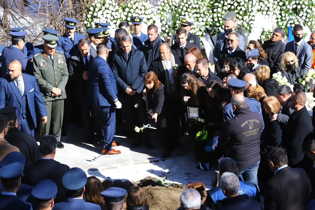 Στις κηδείες των πιλότων Μάριου – Μιχαήλ Τουρούτσικα και Ευστάθιου Τσιτλακίδη 2