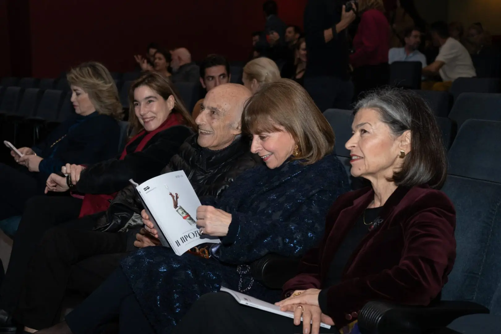 Στο Θέατρο Rex για την πρεμιέρα της παράστασης Η προξενήτρα 4
