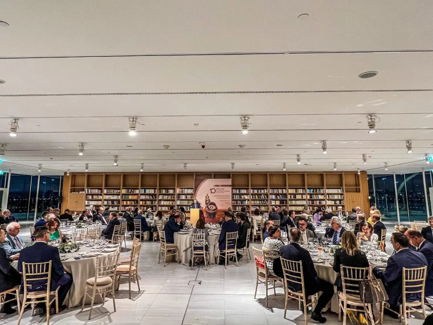 Στο επίσημο δείπνο για το 10ο Διεθνές Συνέδριο Ναυτικού Δικαίου 1