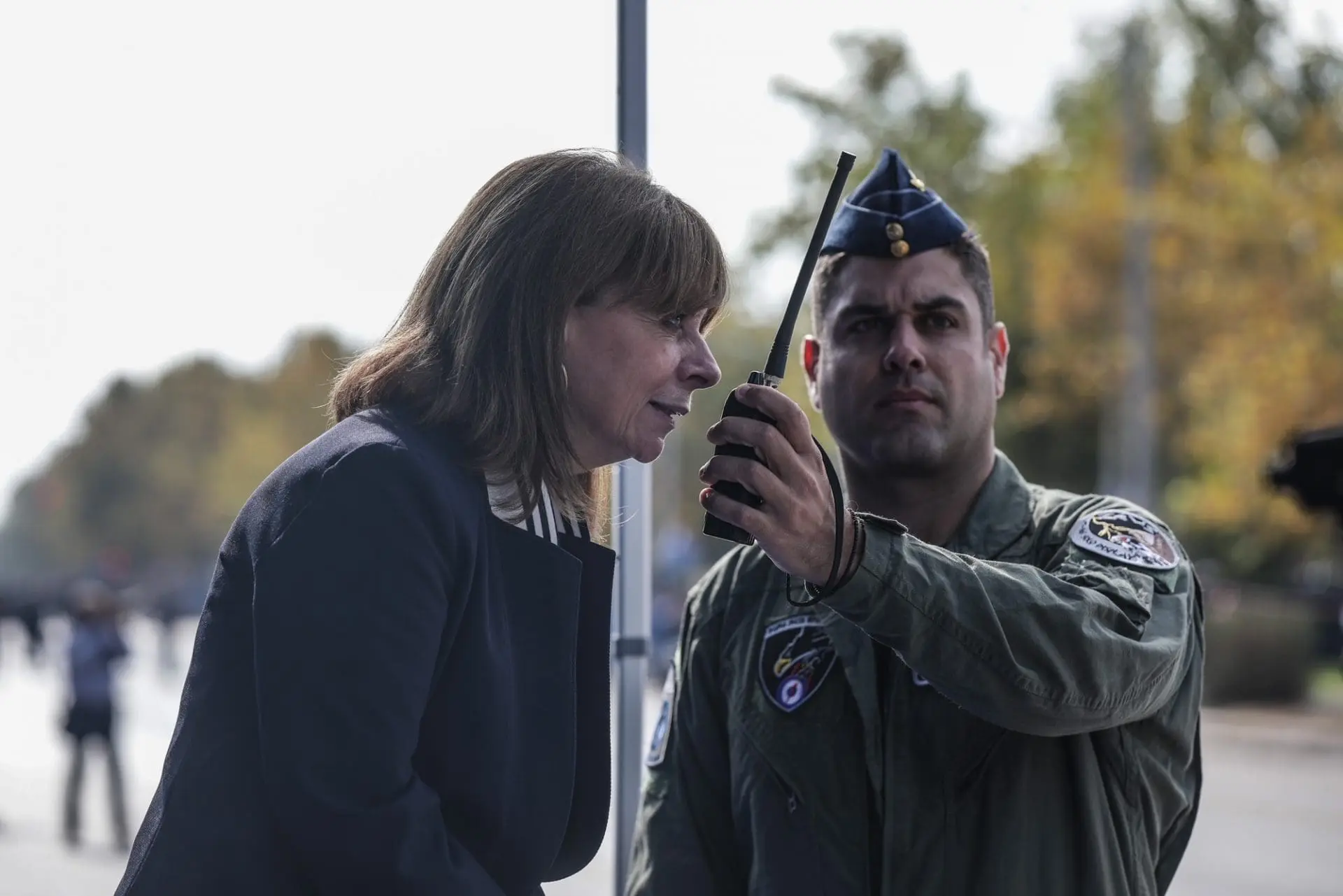 Συνομιλία της Προέδρου της Δημοκρατίας Κατερίνας Σακελλαροπούλου με τον Κυβερνήτη του F 16 ΖΕΥΣ 1
