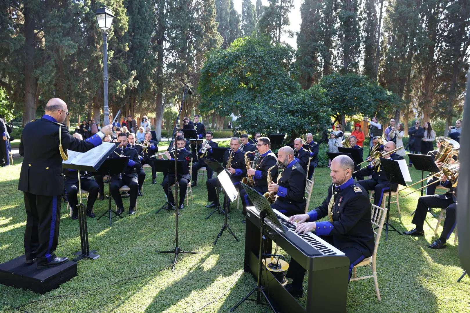 Χριστουγεννιάτικες μελωδίες στον κήπο του Προεδρικού Μεγάρου 1