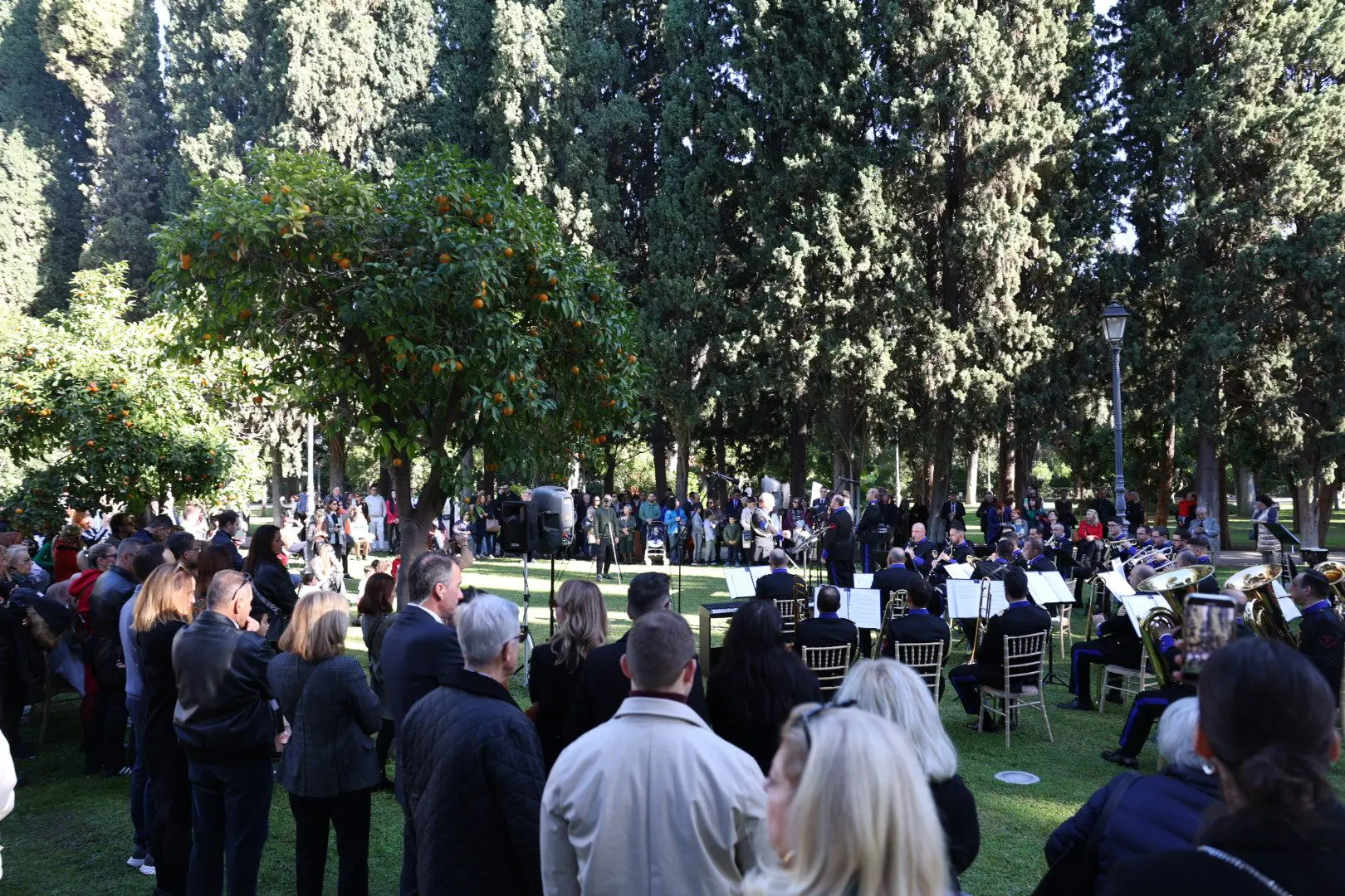 Χριστουγεννιάτικες μελωδίες στον κήπο του Προεδρικού Μεγάρου 4