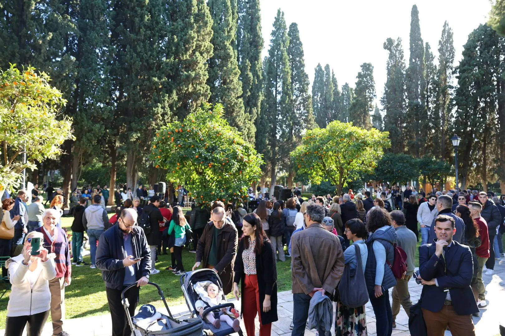 Χριστουγεννιάτικες μελωδίες στον κήπο του Προεδρικού Μεγάρου 4