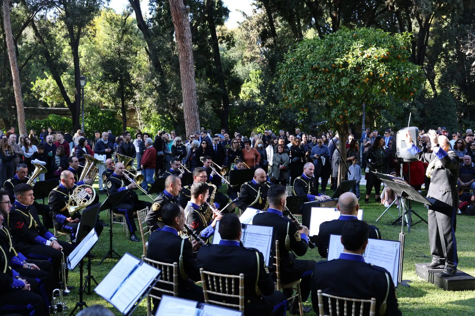 Χριστουγεννιάτικες μελωδίες στον κήπο του Προεδρικού Μεγάρου 7