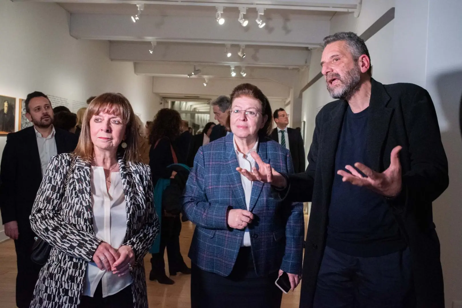 Στα εγκαίνια της έκθεσης Λάκης Παπαστάθης Αναζητώντας τη χαμένη εικόνα 1 scaled