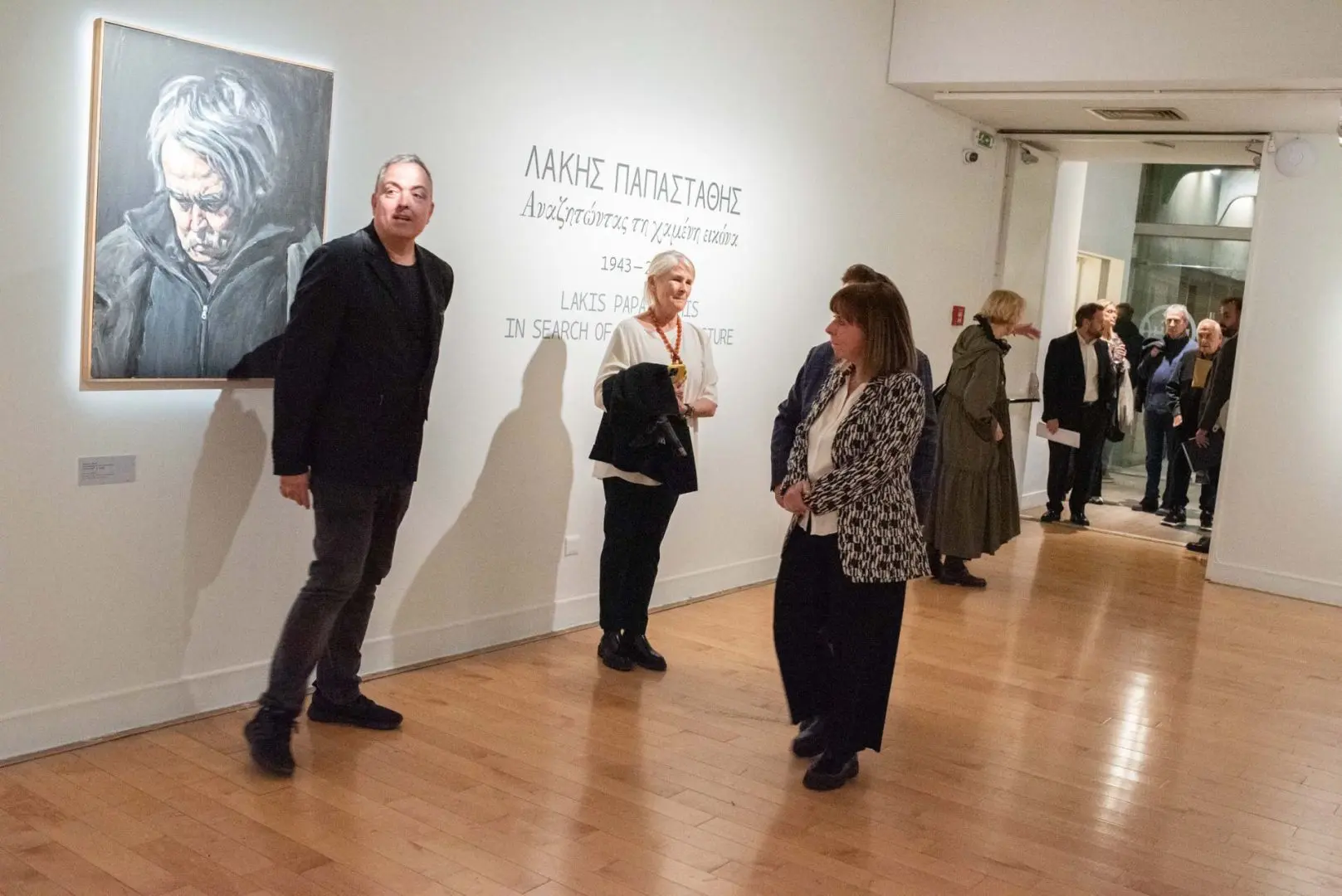 Στα εγκαίνια της έκθεσης Λάκης Παπαστάθης Αναζητώντας τη χαμένη εικόνα 2 scaled