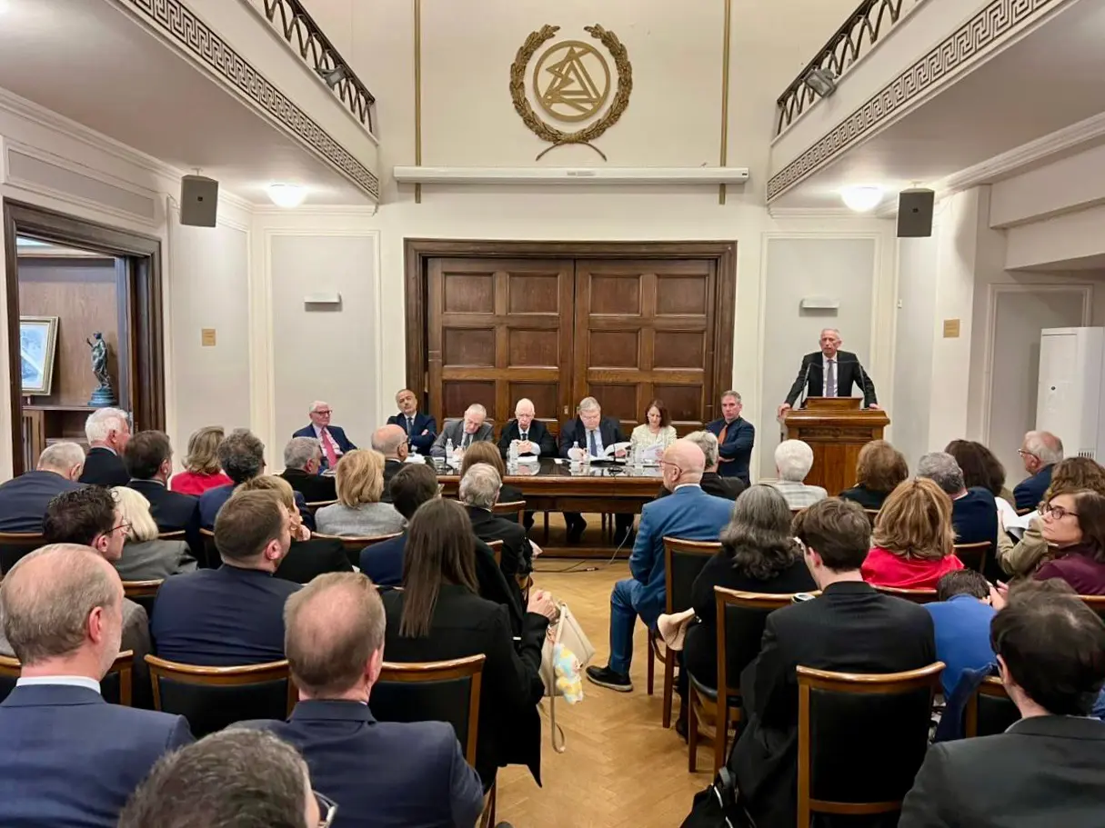 185b146f a75d 4e7c 84b9 c82d73cd51e1