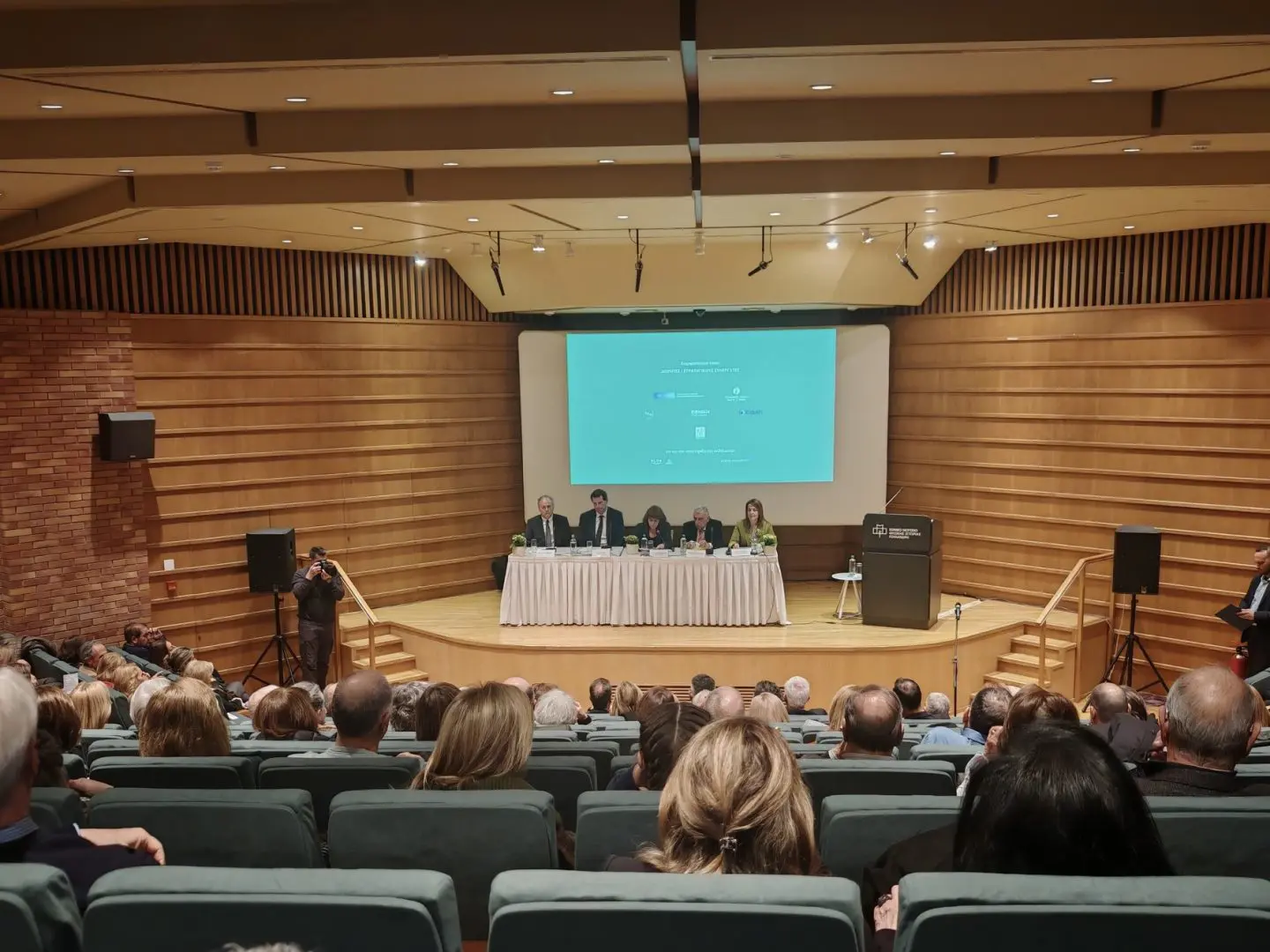 6d03def6 7baf 4b50 9905 0bf325d54501